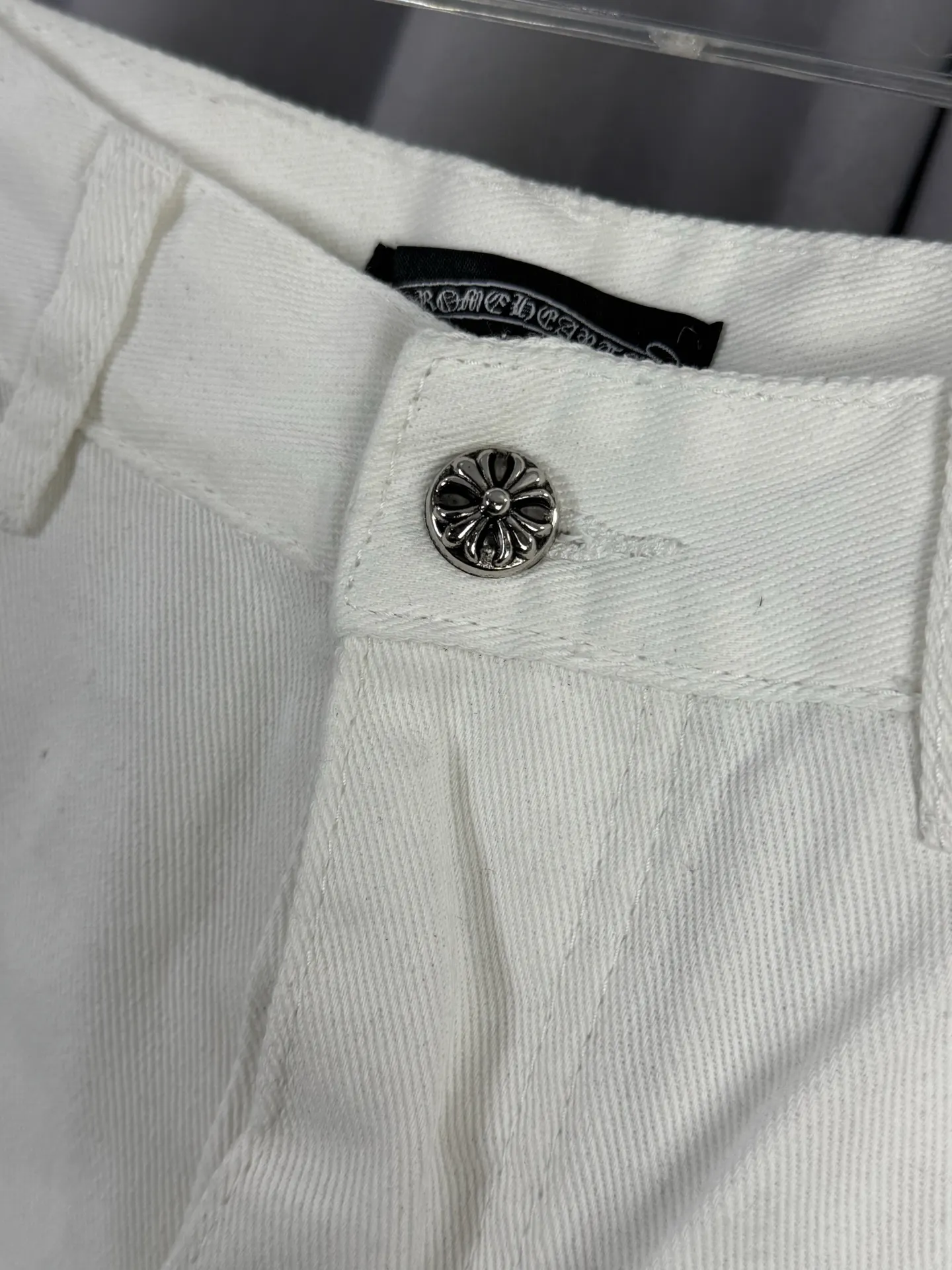 Leopard Cross Patch Straight-Leg Jeans D18019566 — view 5
