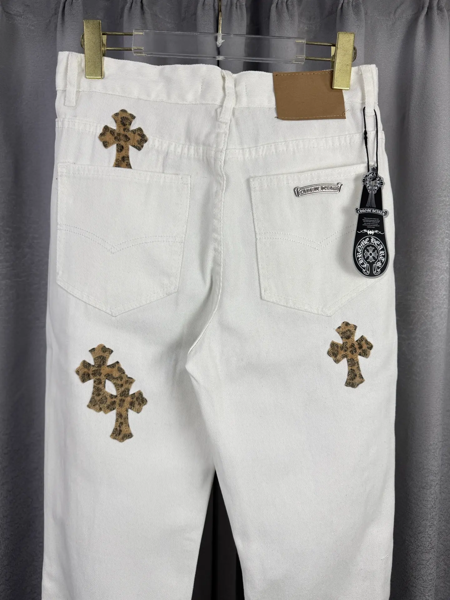 Leopard Cross Patch Straight-Leg Jeans D18019566 — view 8