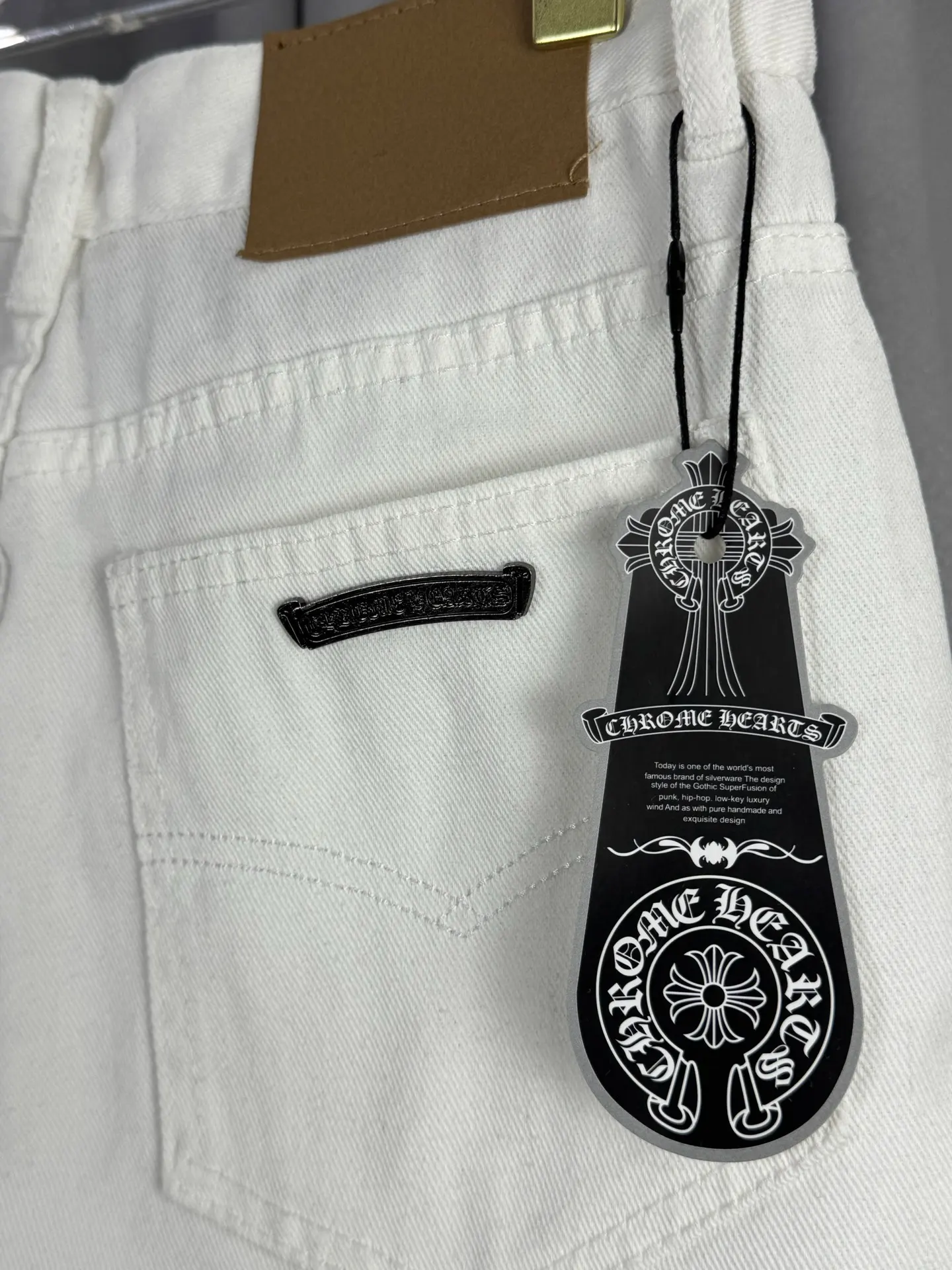 Leopard Cross Patch Straight-Leg Jeans D18019566 — view 9
