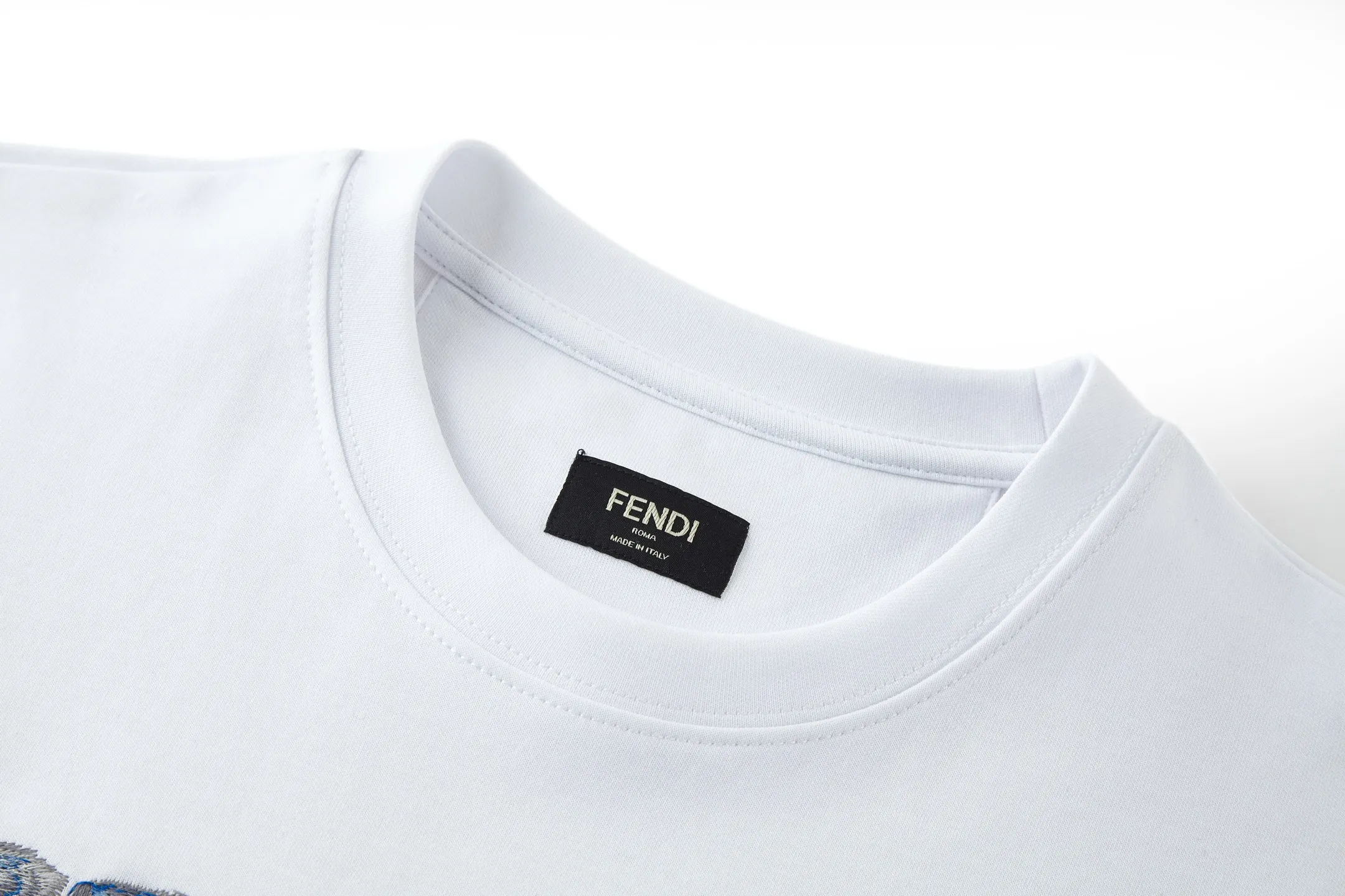 Flower Logo Embroidered Cotton T-Shirt D18514185 — view 3