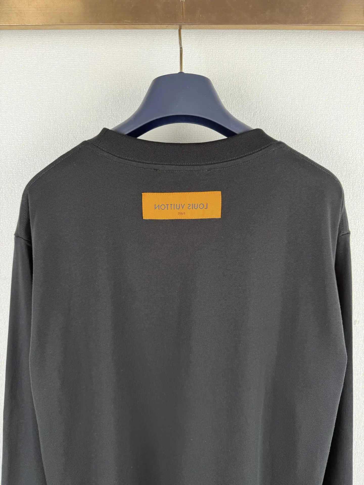 Embossed Logo Long-Sleeve T-Shirt D18524925 — view 4