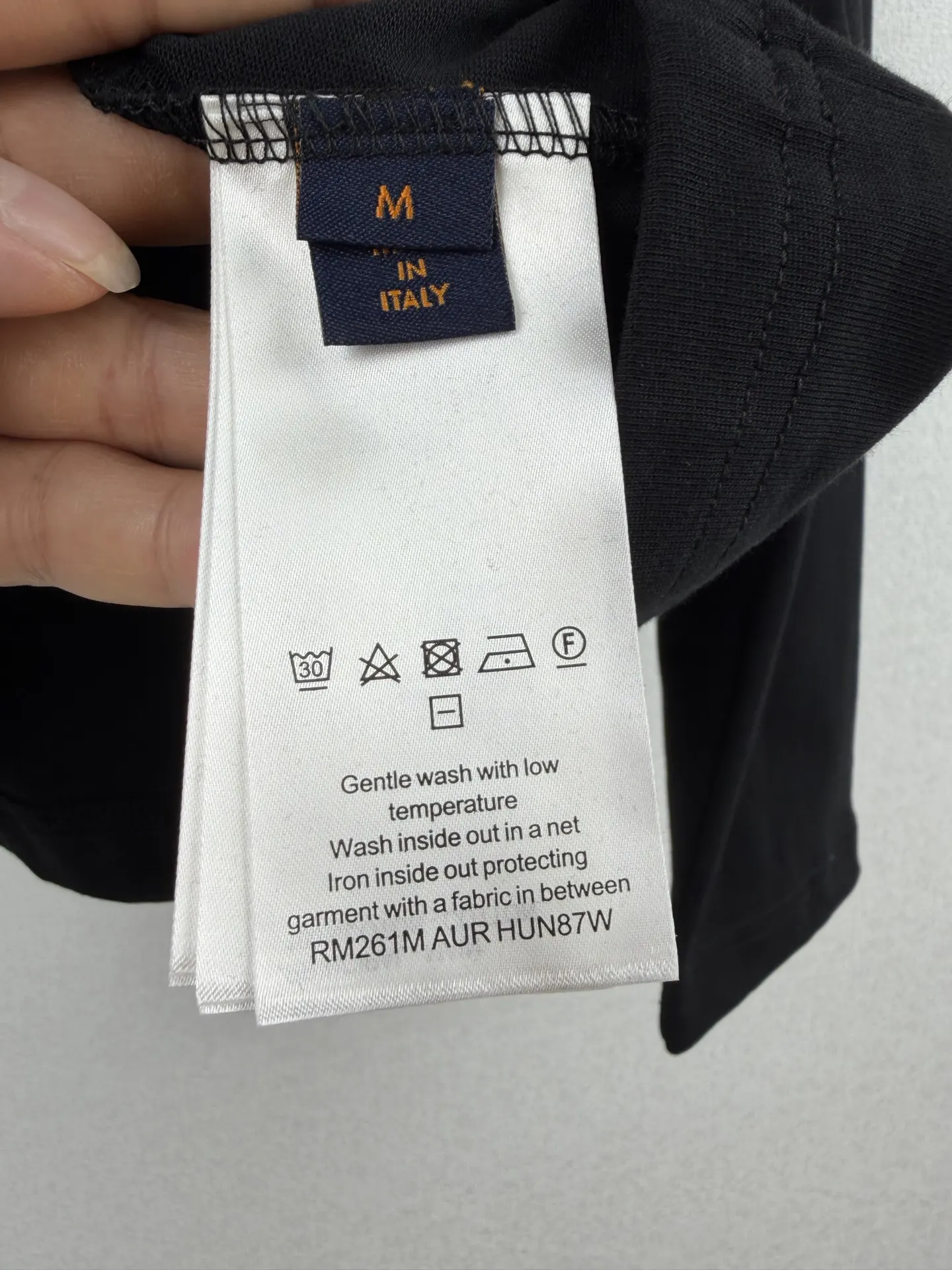 Embossed Logo Long-Sleeve T-Shirt D18524925 — view 11