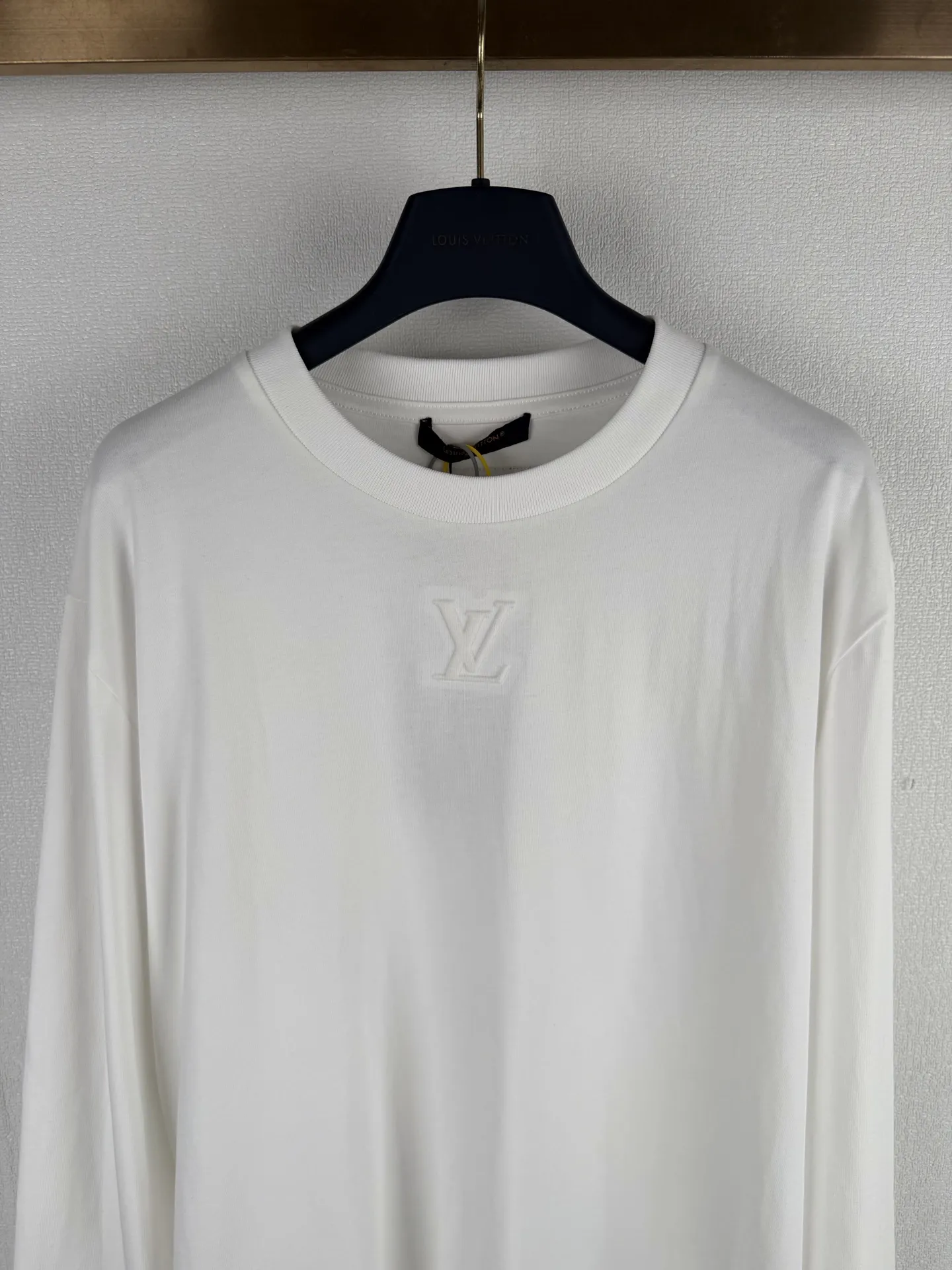 Embossed Logo Long-Sleeve T-Shirt D18524926 — view 2