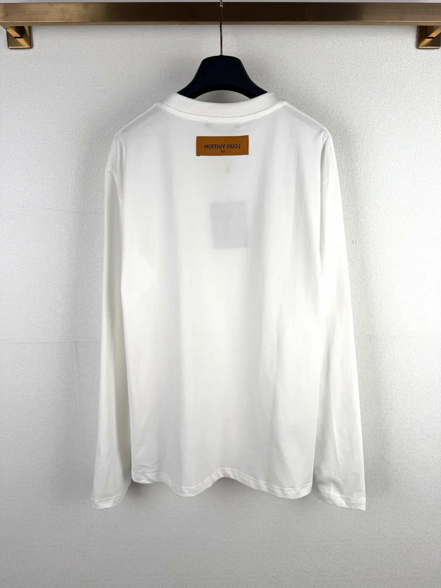 Embossed Logo Long-Sleeve T-Shirt D18524926 — view 3