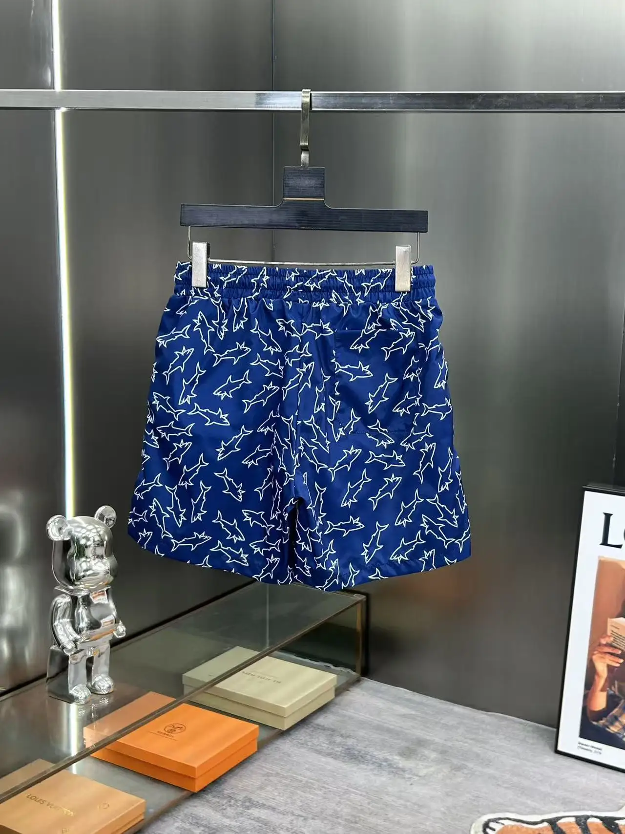 Shorts Logo D18512384 — view 2
