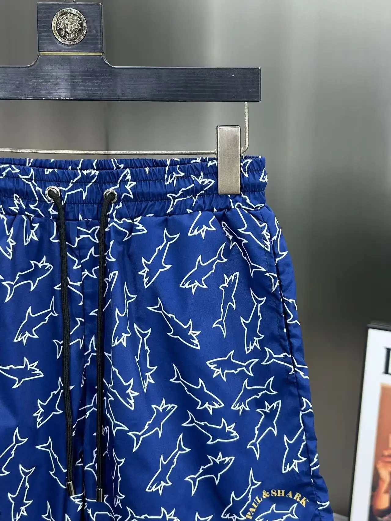 Shorts Logo D18512384 — view 5