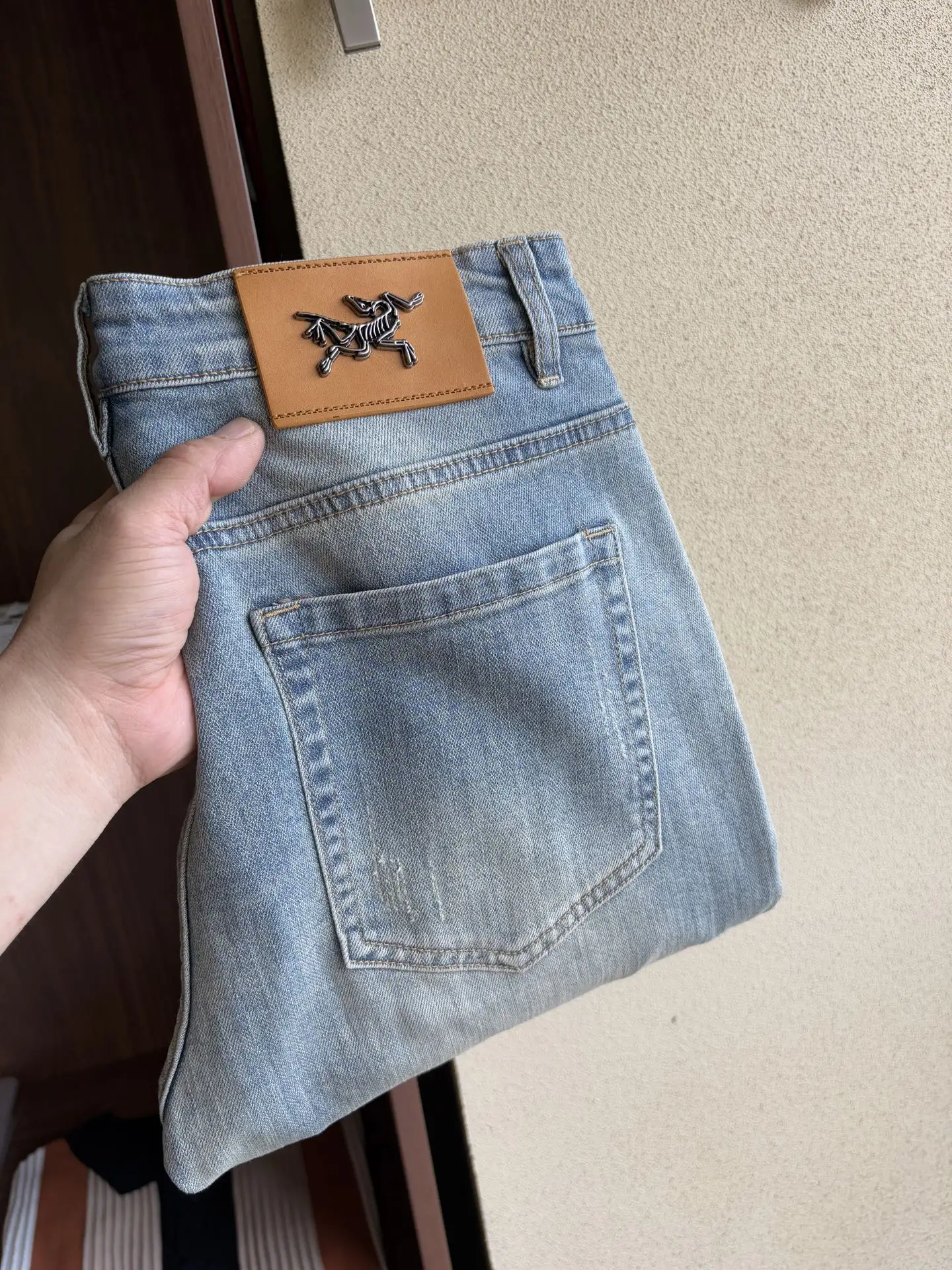 Arc'teryx Slim-Fit Light Wash Jeans D19019062