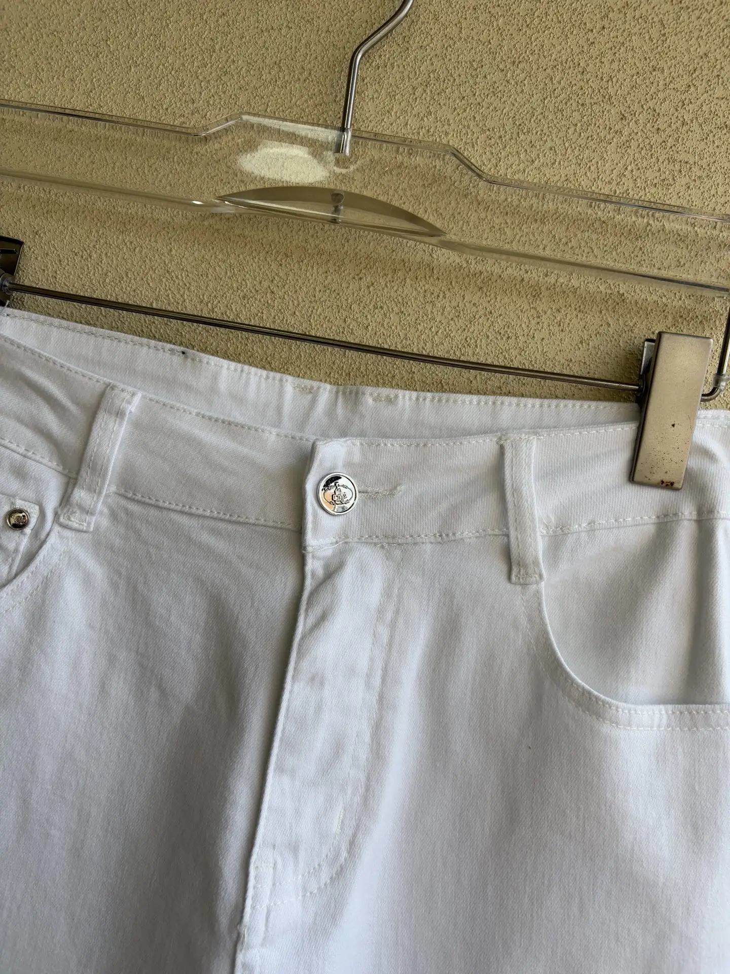 Logo-Patch Straight-Leg White Jeans D19019055 — view 5