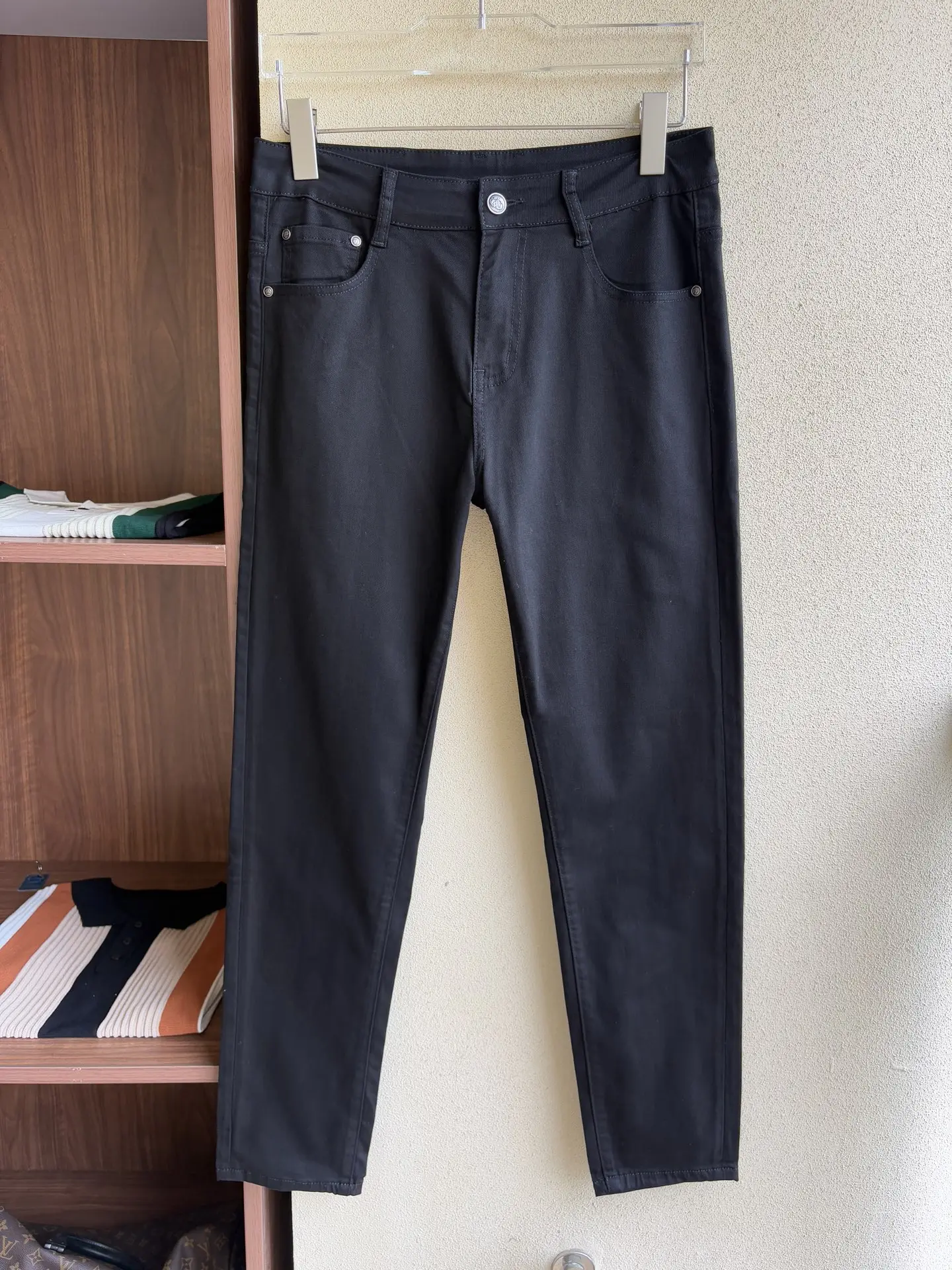 Logo-Badge Slim-Fit Black Jeans D19019054 — view 2