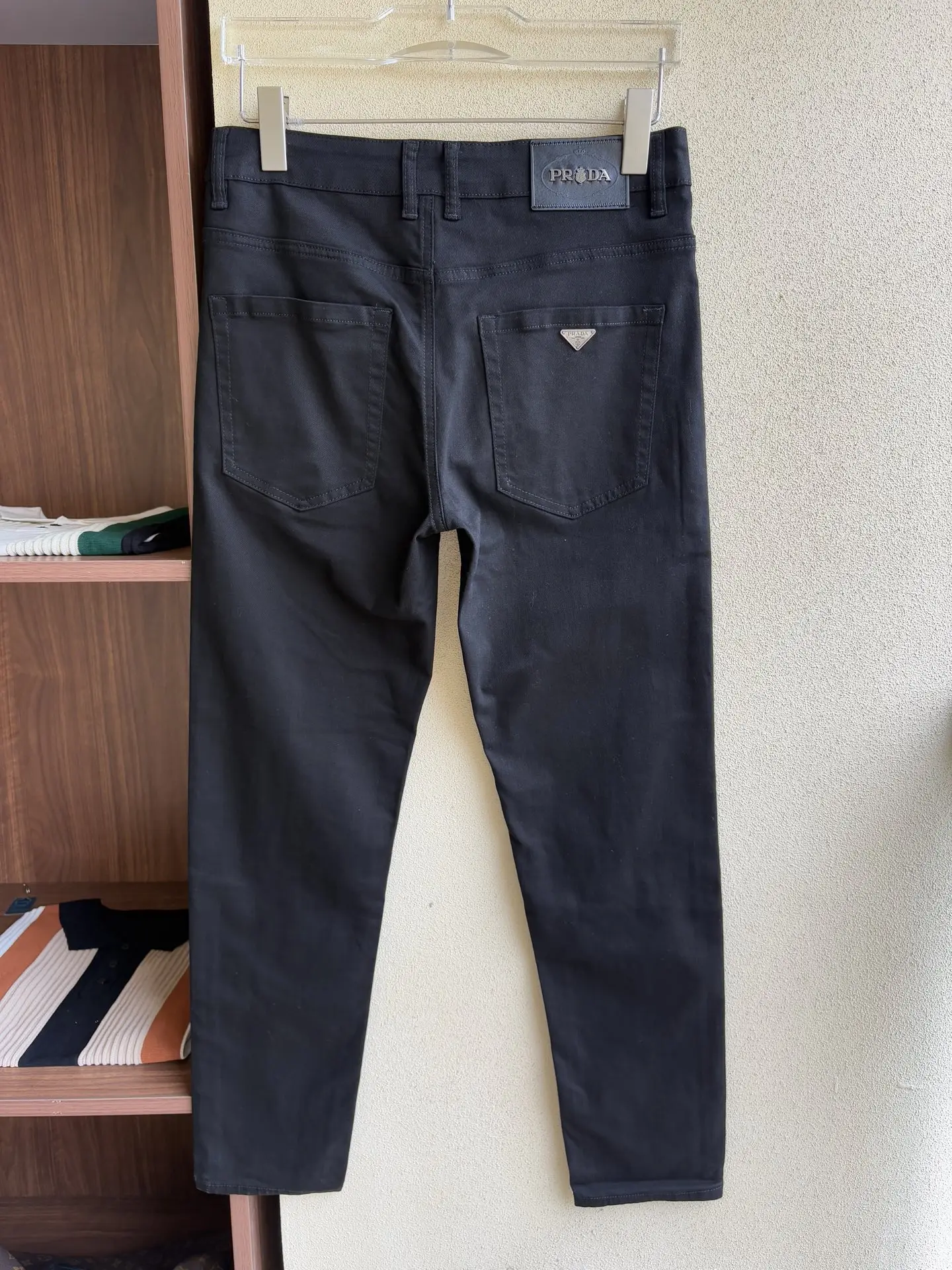 Logo-Badge Slim-Fit Black Jeans D19019054 — view 3
