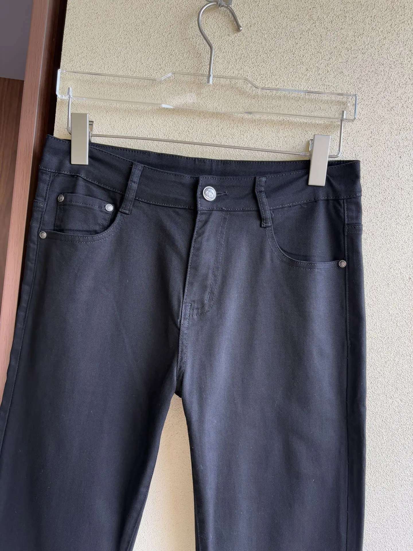 Logo-Badge Slim-Fit Black Jeans D19019054 — view 4