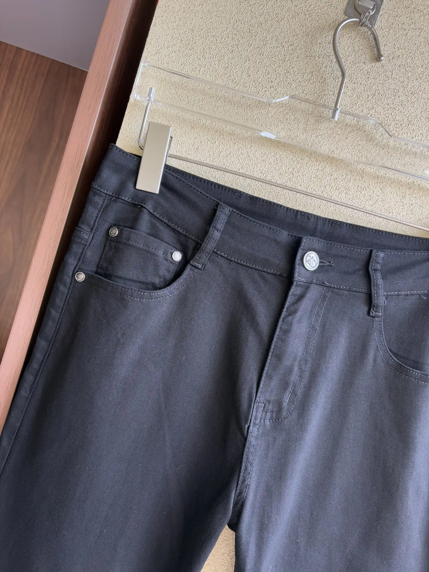 Logo-Badge Slim-Fit Black Jeans D19019054 — view 6