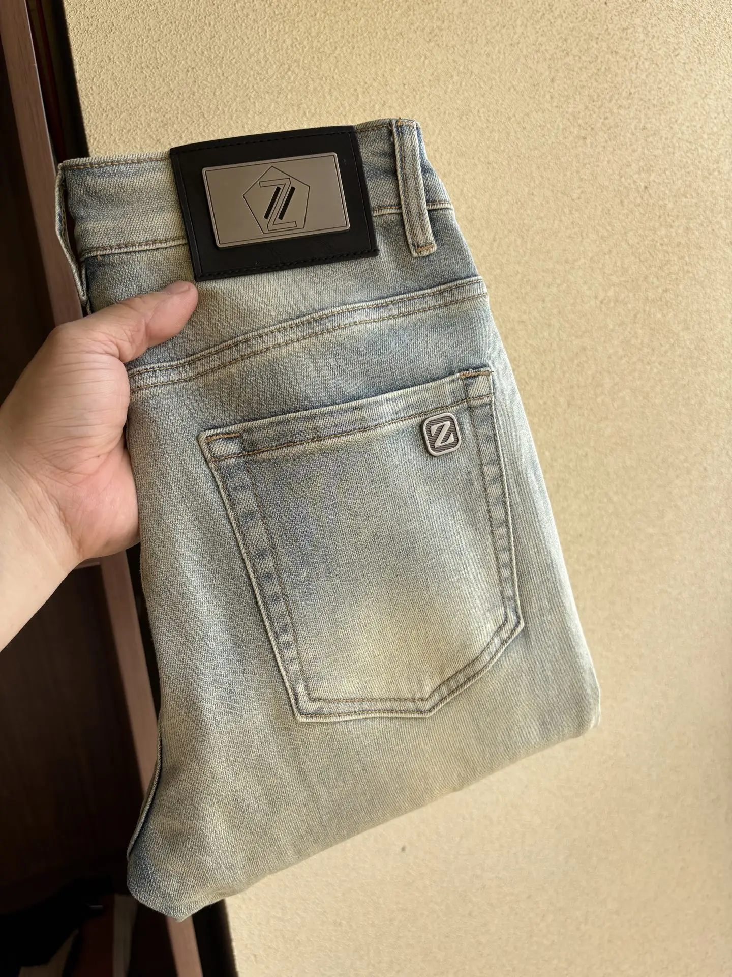 Zegna Slim-Fit Light Wash Jeans D19019070