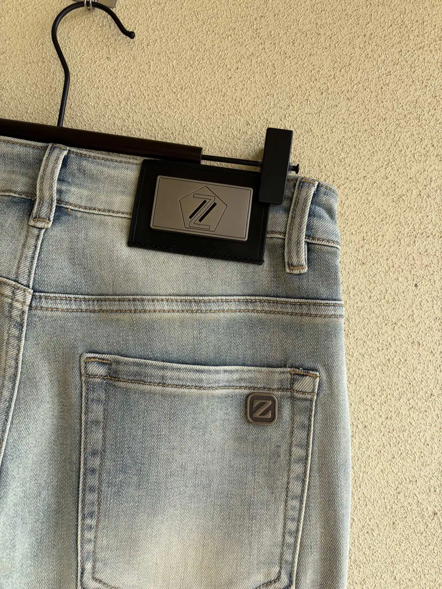Zegna Slim-Fit Light Wash Jeans D19019070 — view 9