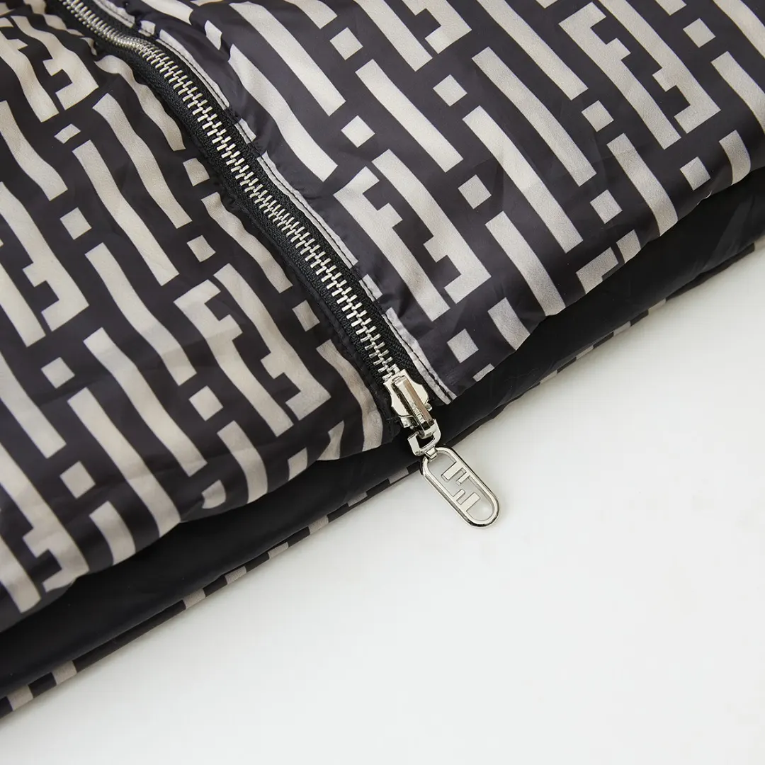 Reversible FF Stripes Down-Filled Gilet D19021653 — view 9