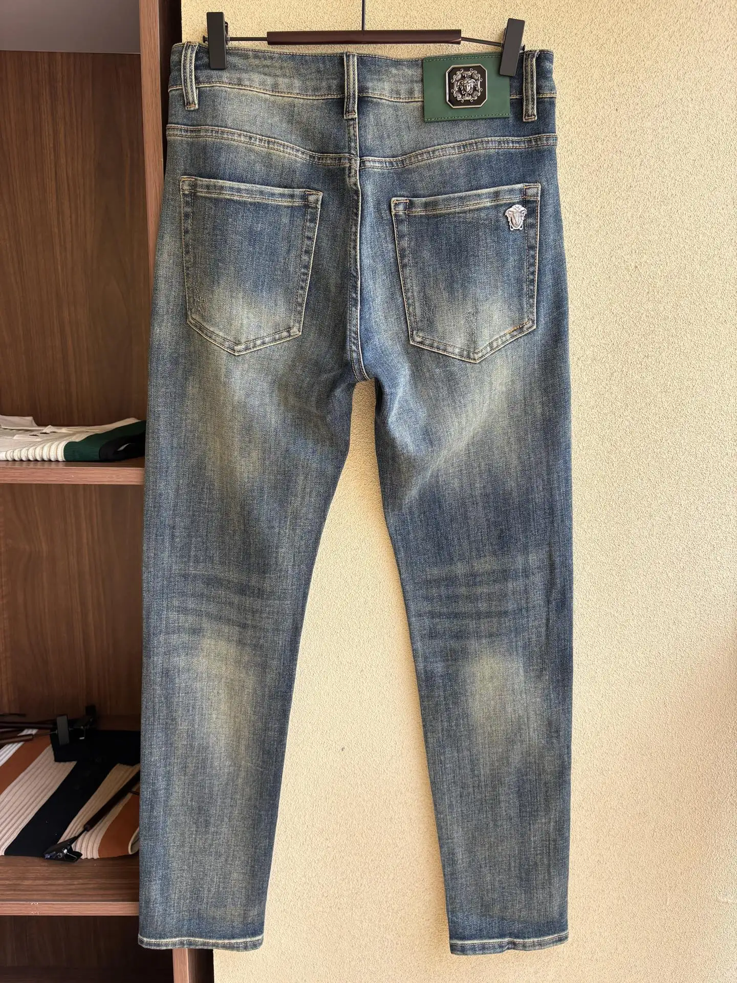 Medusa Logo Patch Straight-Leg Jeans D19019068 — view 3