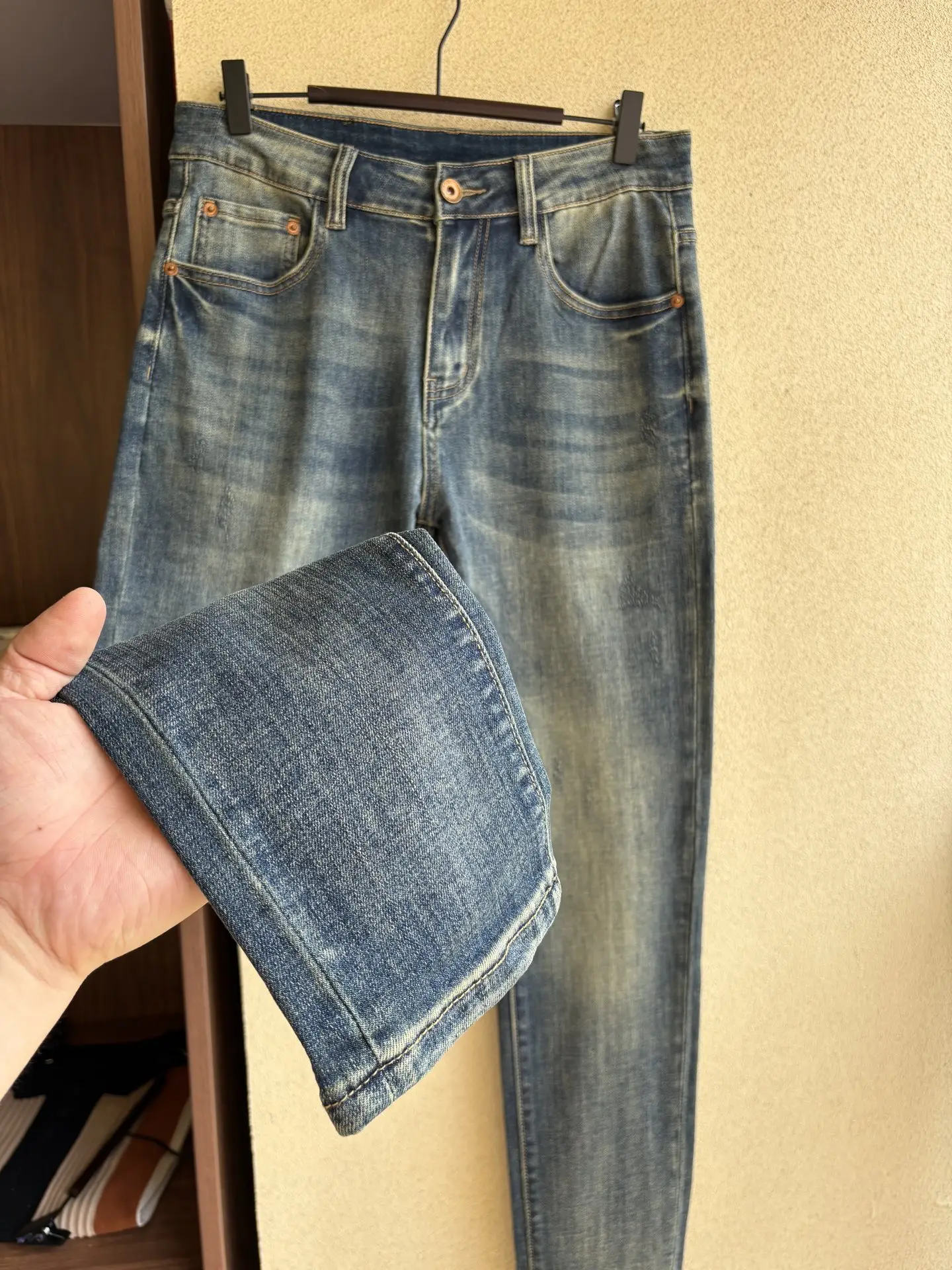 Medusa Logo Patch Straight-Leg Jeans D19019068 — view 7