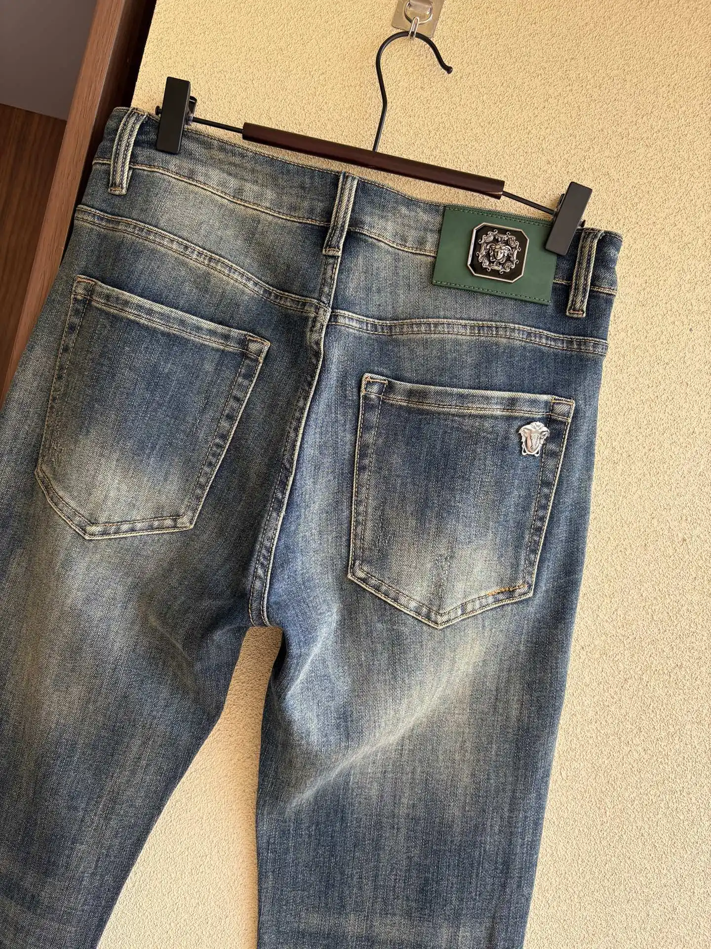 Medusa Logo Patch Straight-Leg Jeans D19019068 — view 8