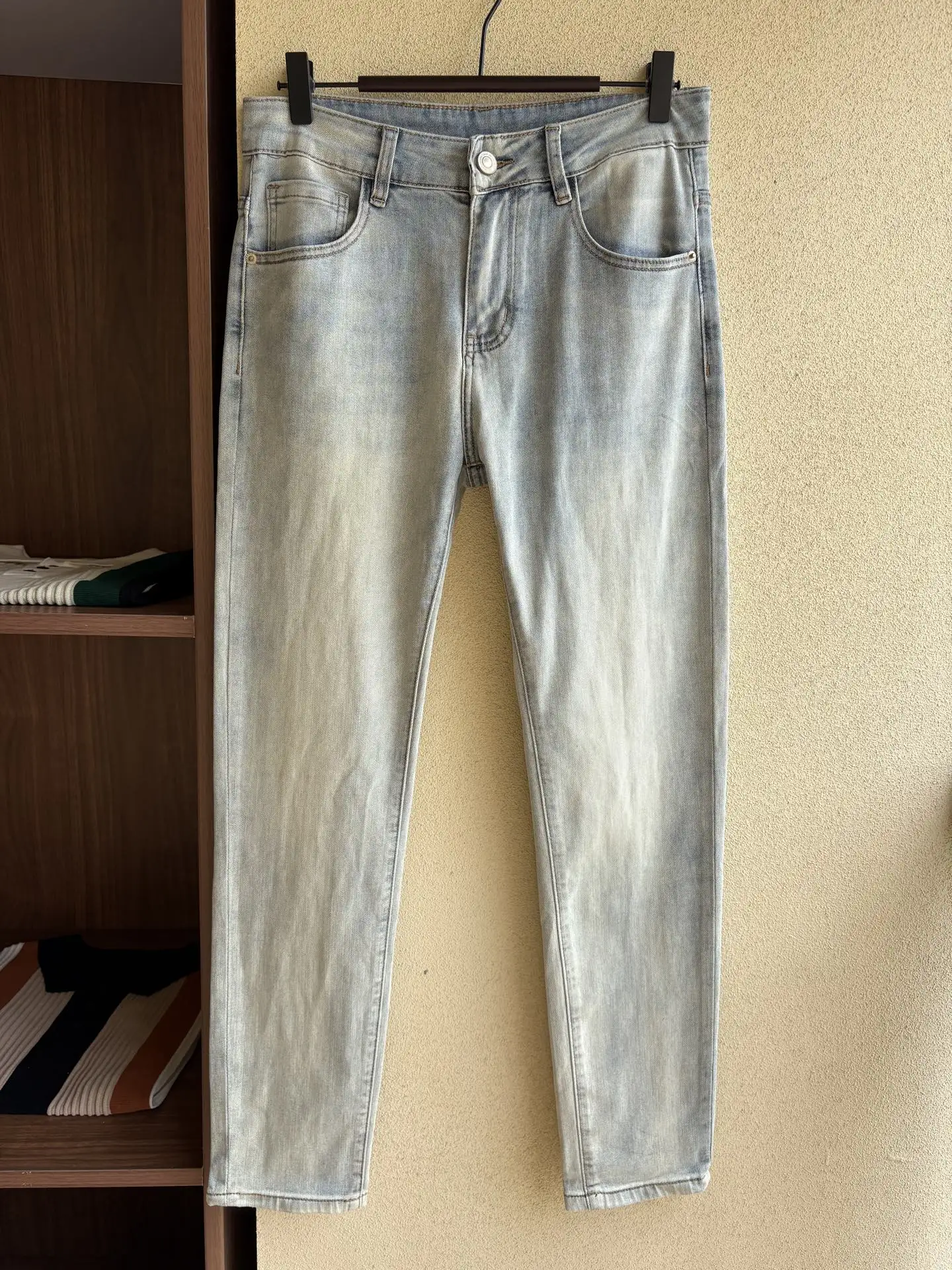 Logo-Appliqué Straight-Leg Jeans D19019065 — view 2