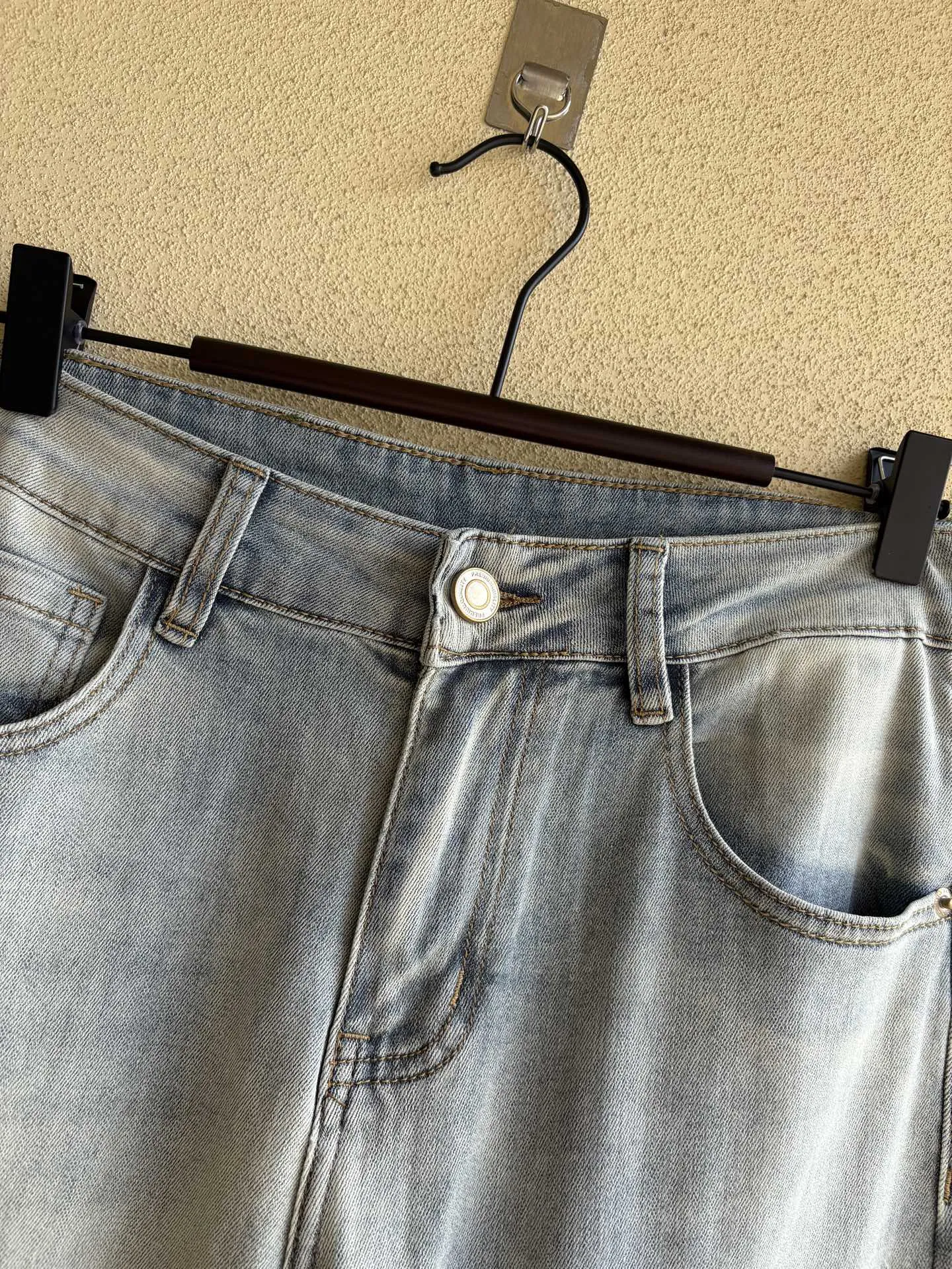 Logo-Appliqué Straight-Leg Jeans D19019065 — view 5