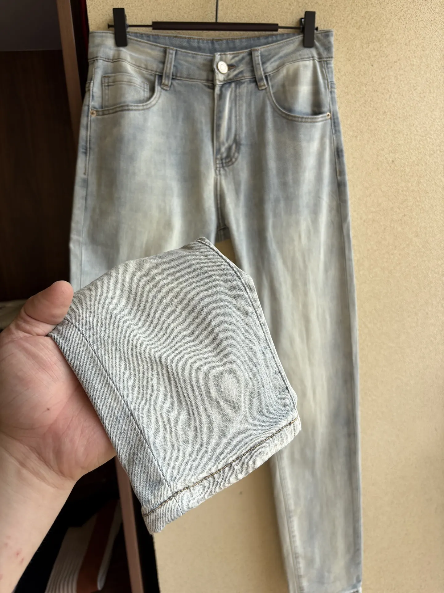 Logo-Appliqué Straight-Leg Jeans D19019065 — view 7