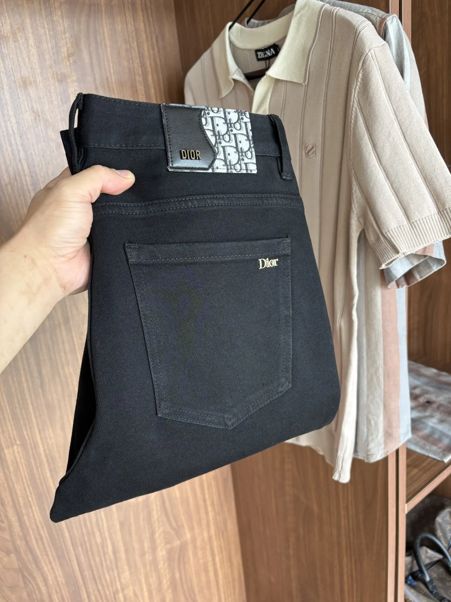 Oblique Patch Slim-Fit Black Jeans D19019079