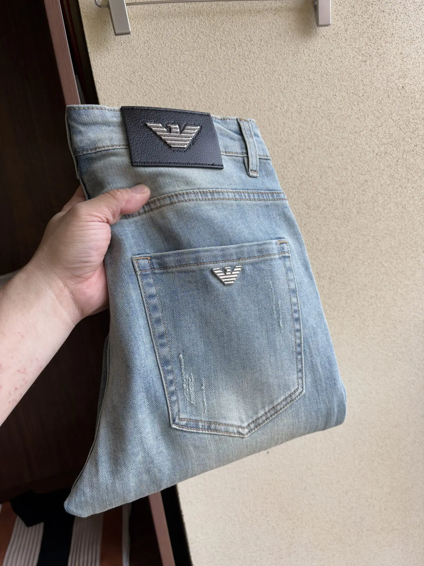 Logo-Appliqué Slim-Fit Light Wash Jeans D19019060