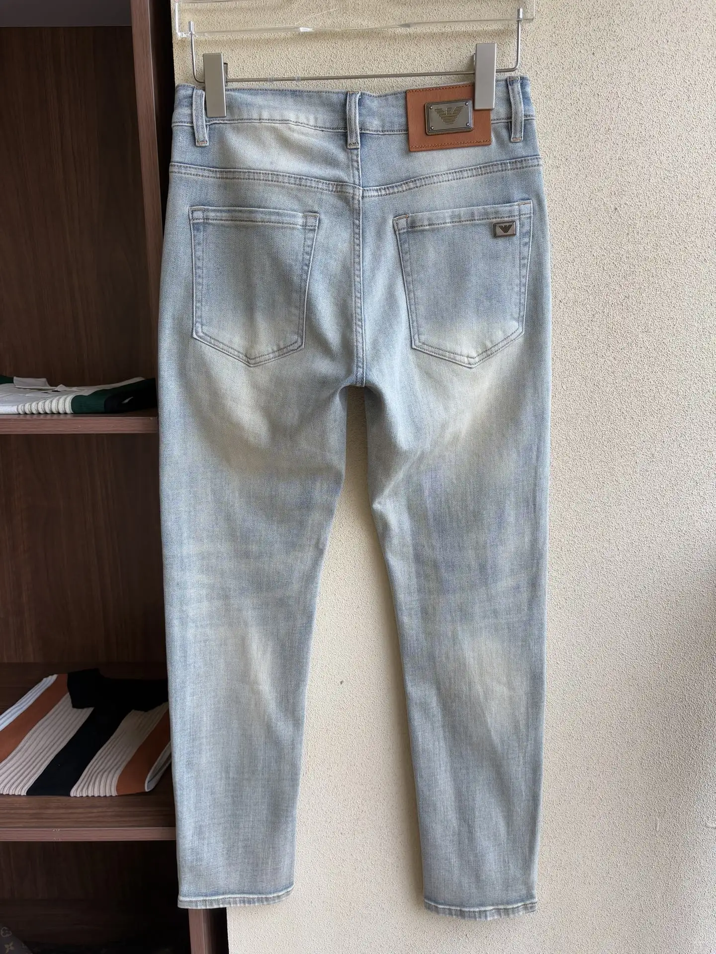 Logo-Patch Light Wash Straight-Leg Jeans D19019063 — view 3