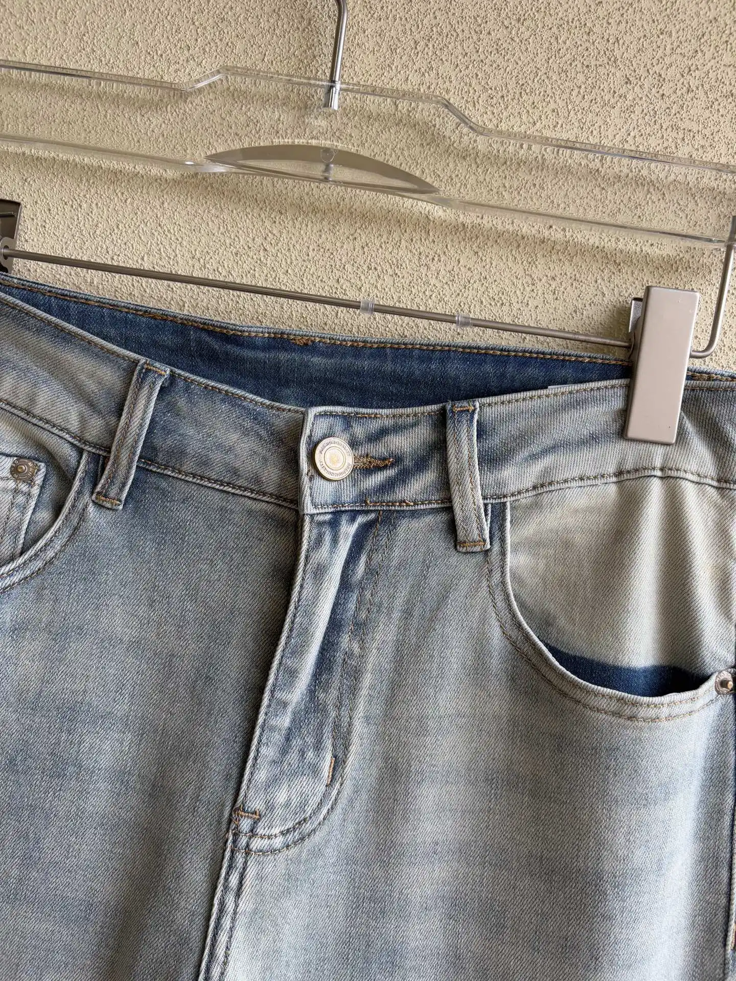 Logo-Patch Light Wash Straight-Leg Jeans D19019063 — view 5