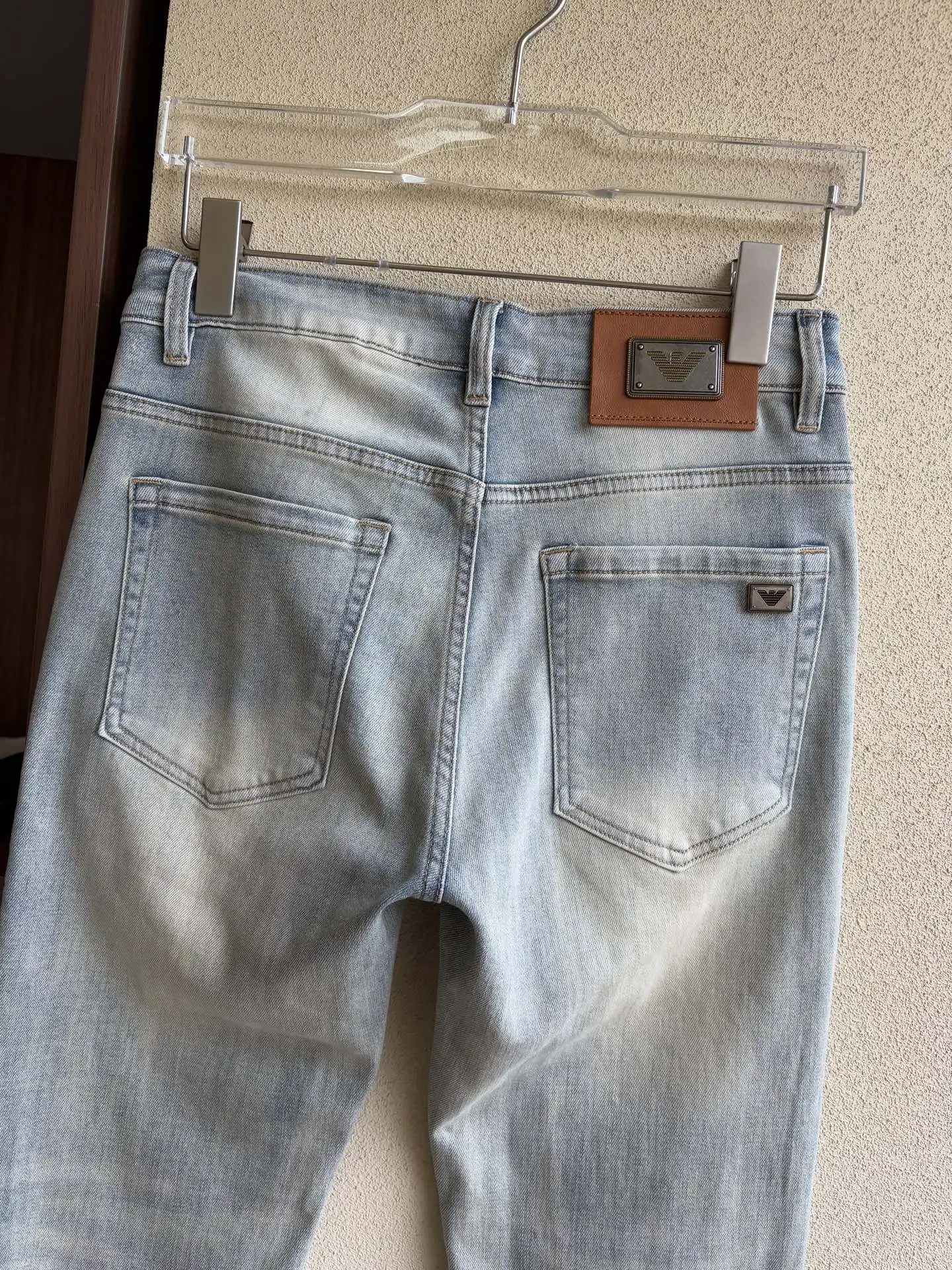 Logo-Patch Light Wash Straight-Leg Jeans D19019063 — view 8
