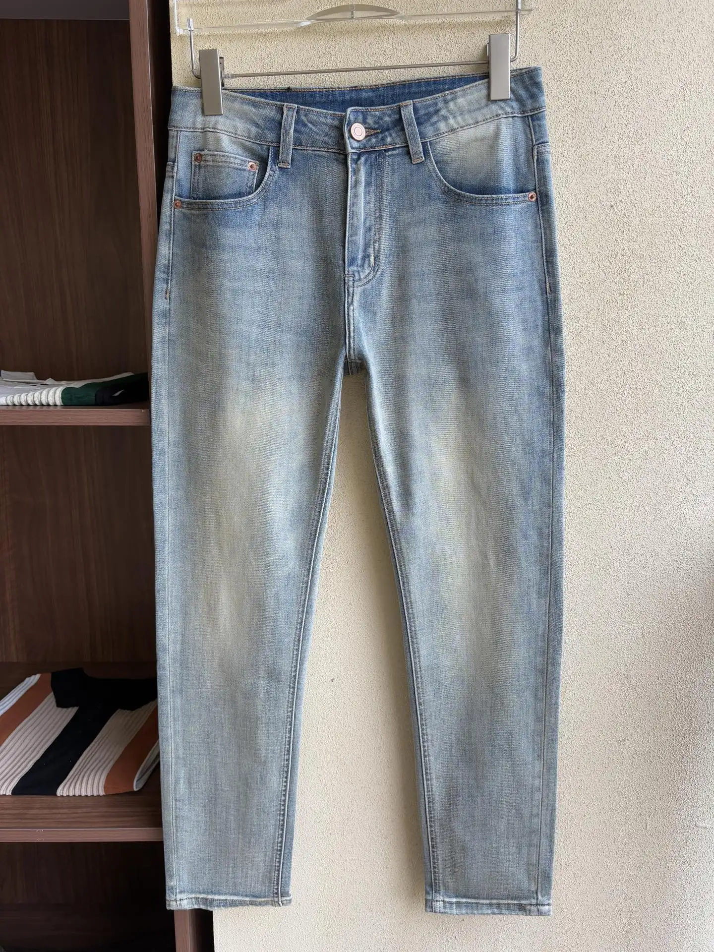 Logo-Patch Straight-Leg Jeans D19019059 — view 2