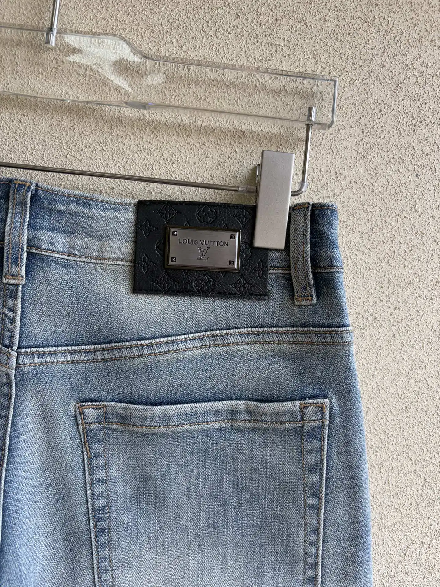 Logo-Patch Straight-Leg Jeans D19019059 — view 9