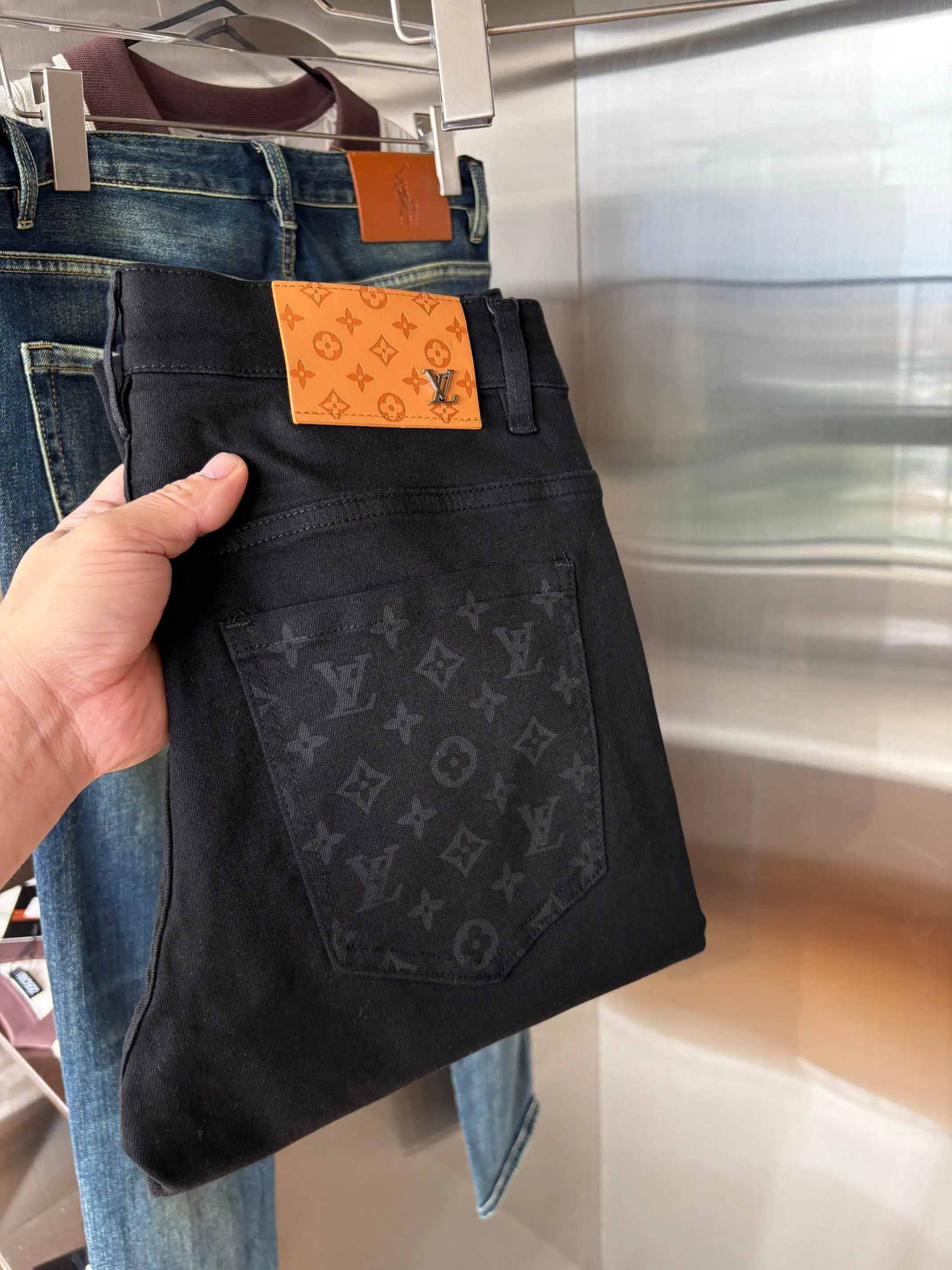 Monogram Pocket Slim-Fit Jeans D19019073