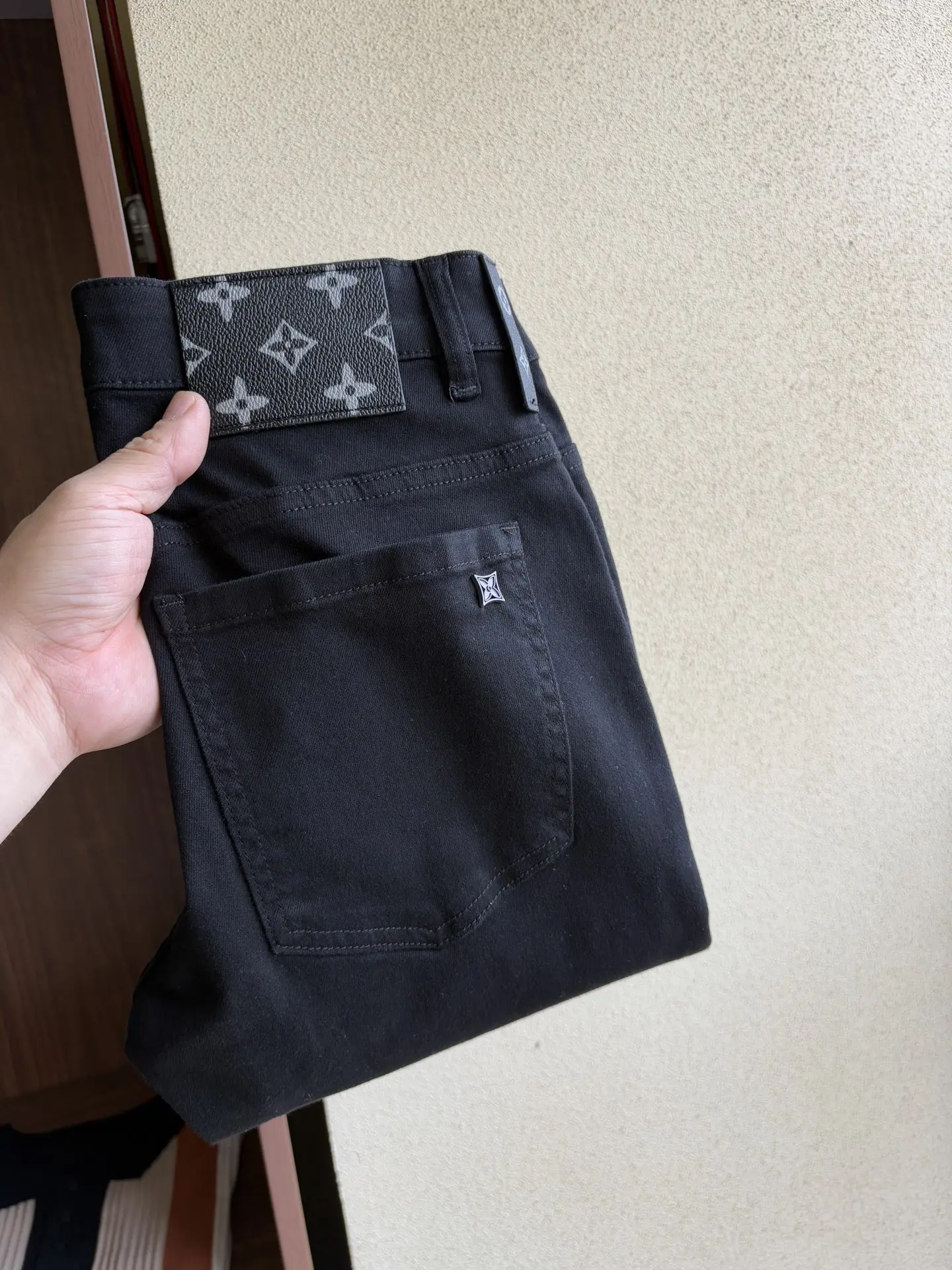 Monogram Patch Slim-Fit Jeans D19019056