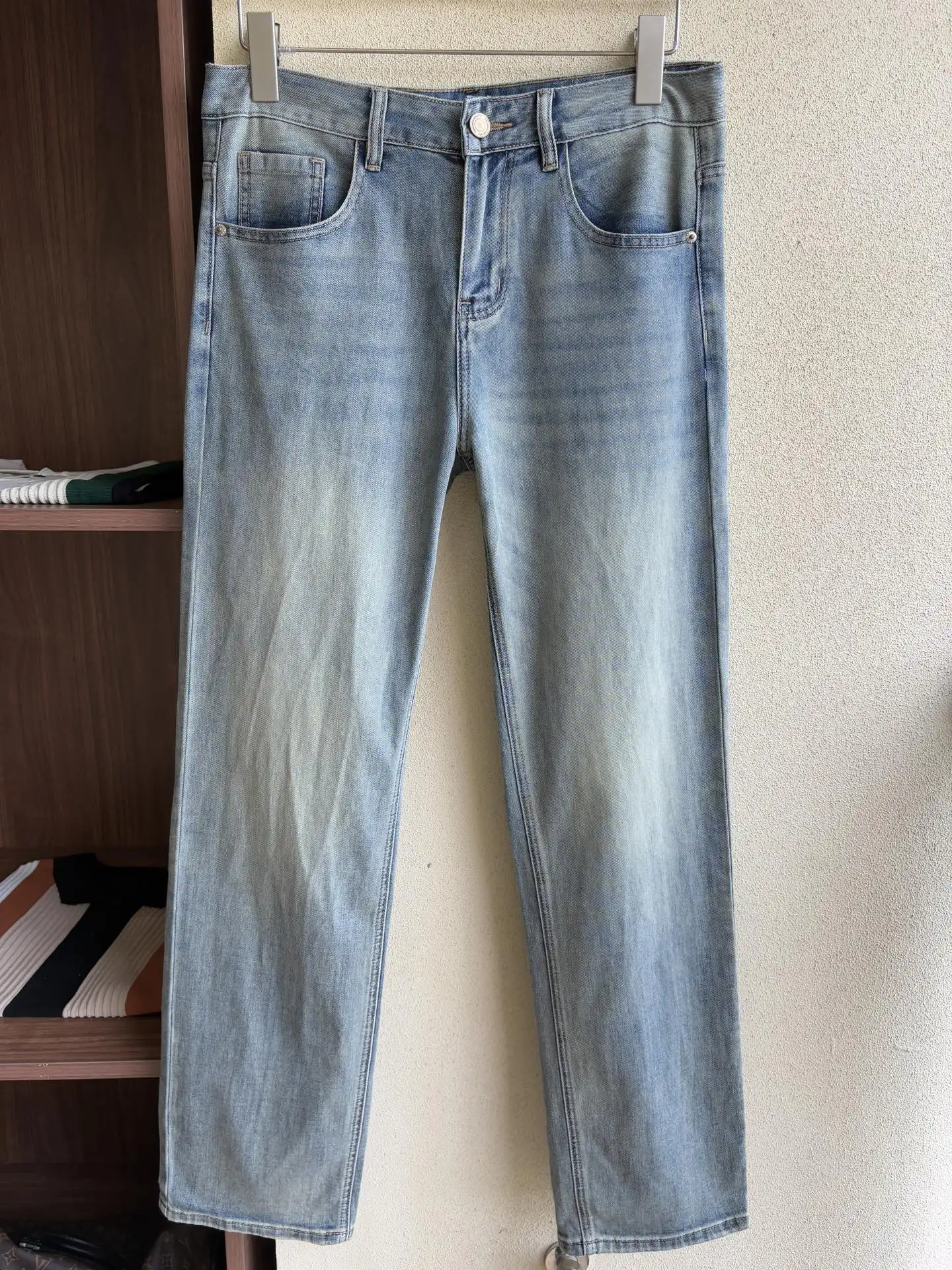Logo-Appliqué Straight-Leg Jeans D19019058 — view 2
