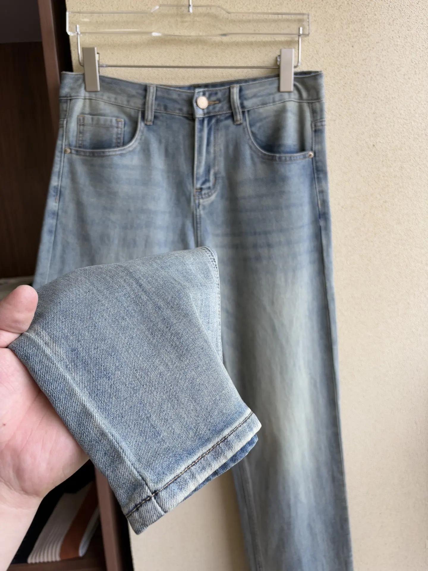 Logo-Appliqué Straight-Leg Jeans D19019058 — view 7