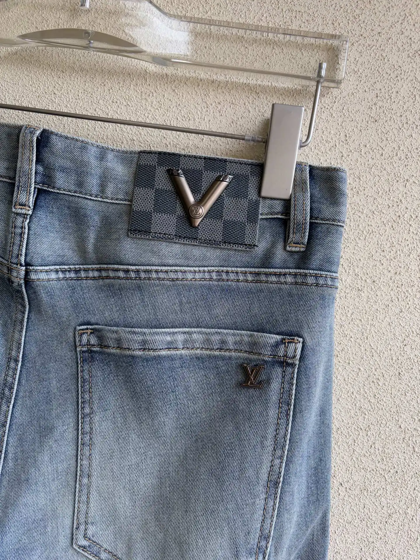 Logo-Appliqué Straight-Leg Jeans D19019058 — view 8