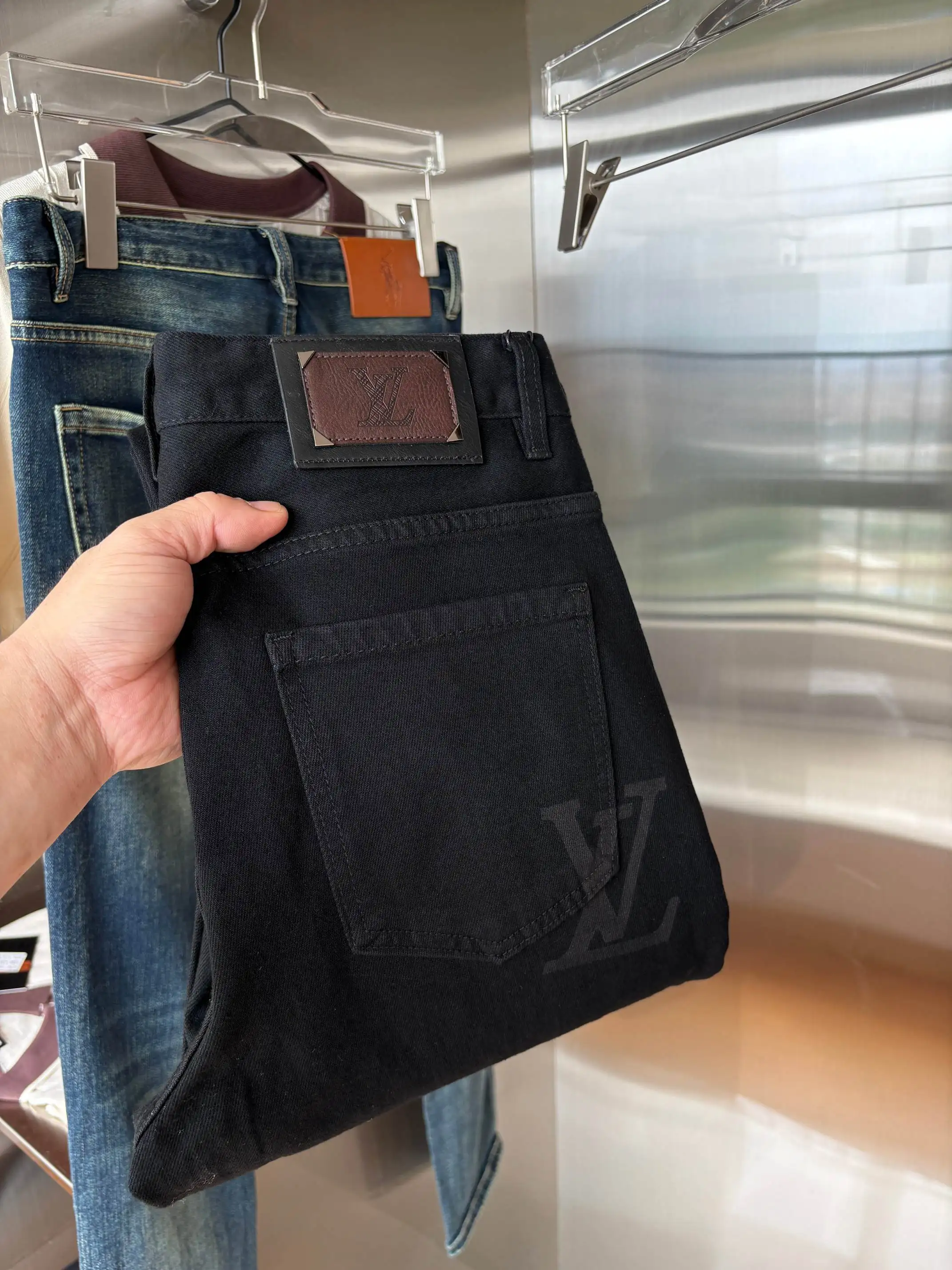 Logo-Embossed Slim-Fit Black Jeans D19019071