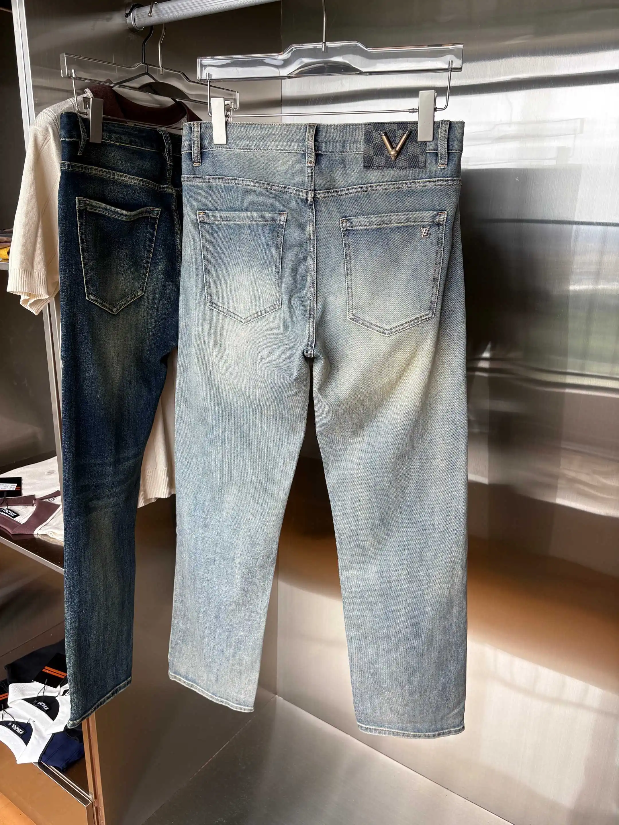 Logo-Embellished Straight-Leg Jeans D19019075 — view 3