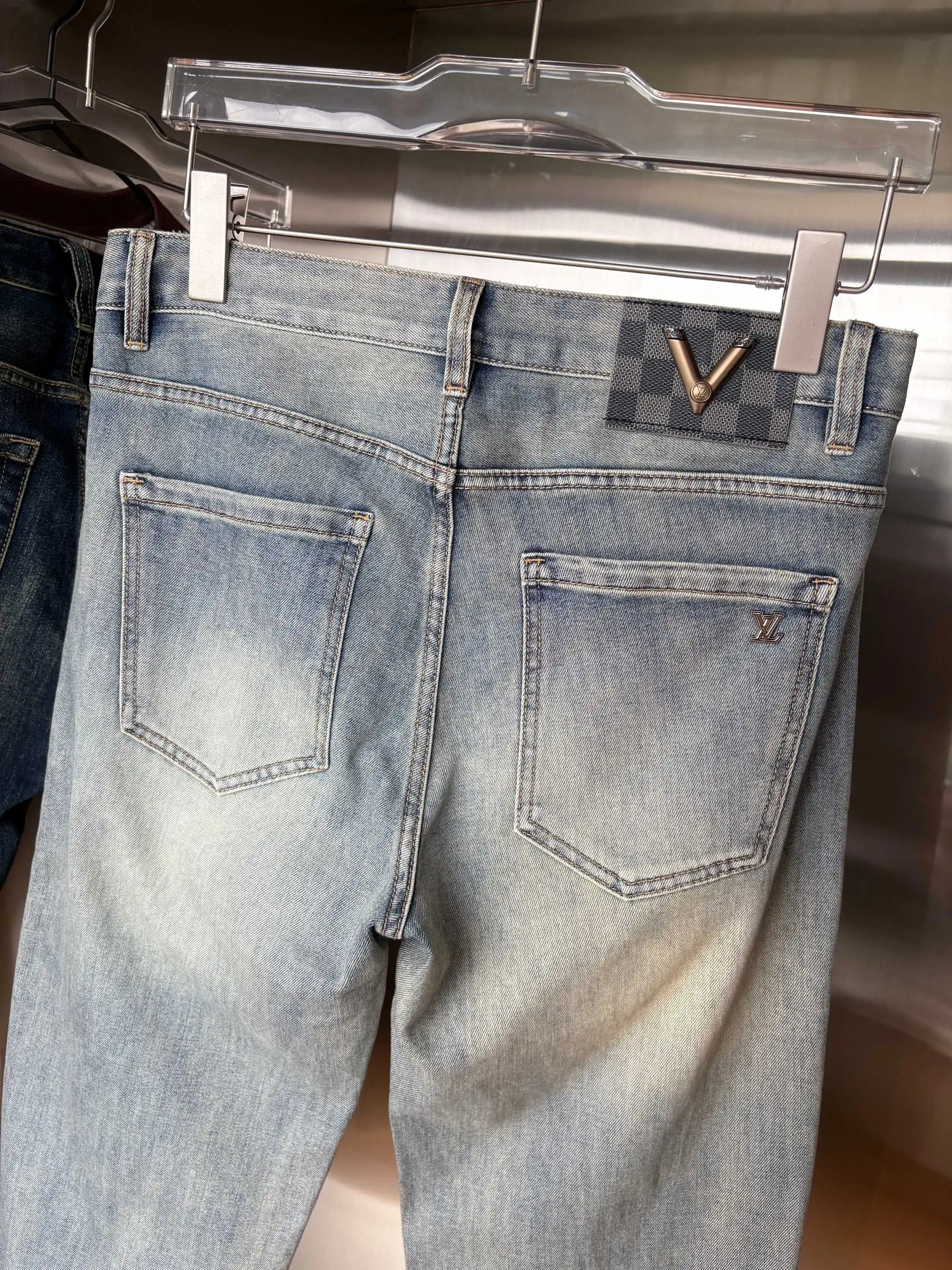 Logo-Embellished Straight-Leg Jeans D19019075 — view 8