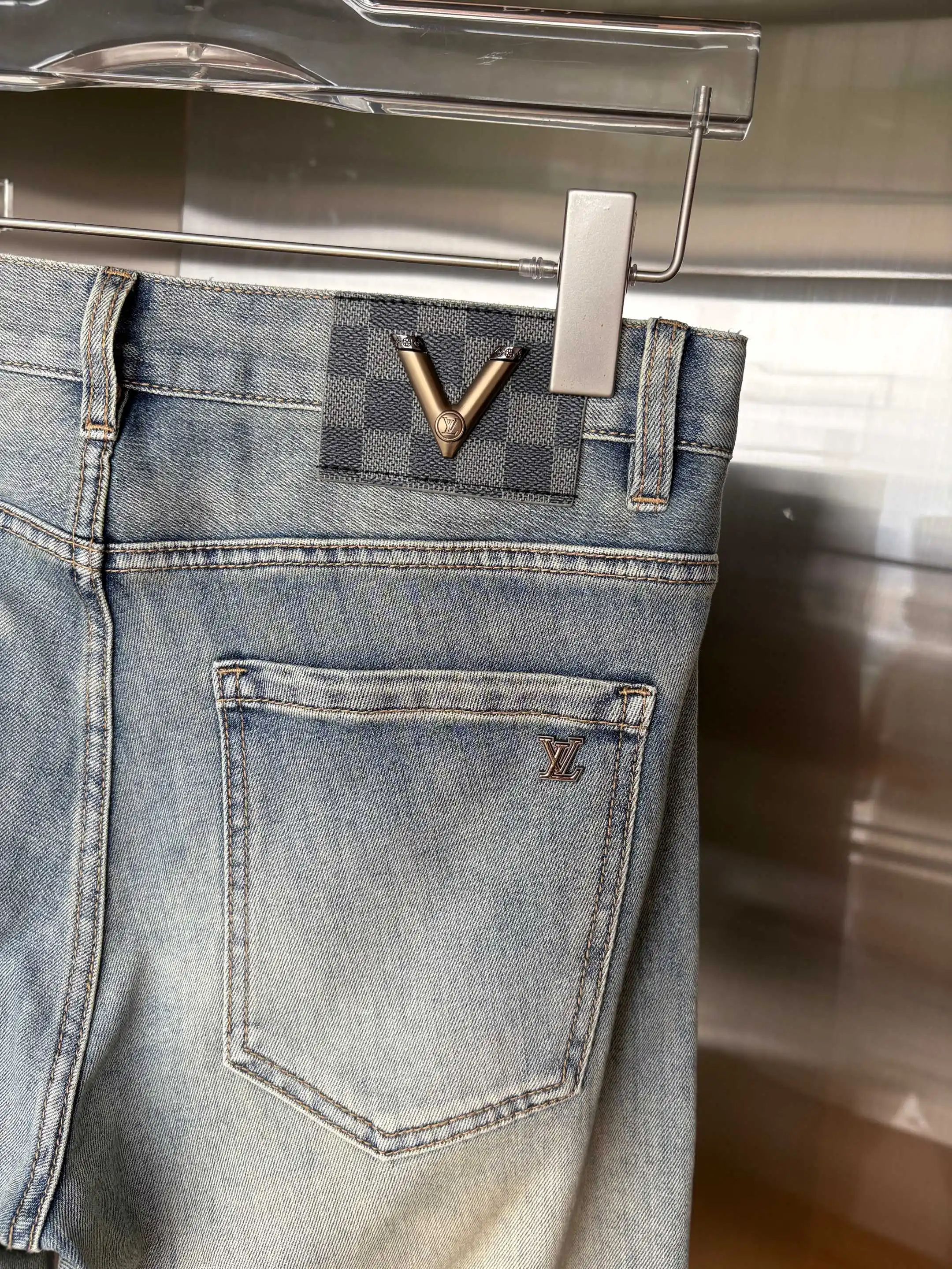 Logo-Embellished Straight-Leg Jeans D19019075 — view 9
