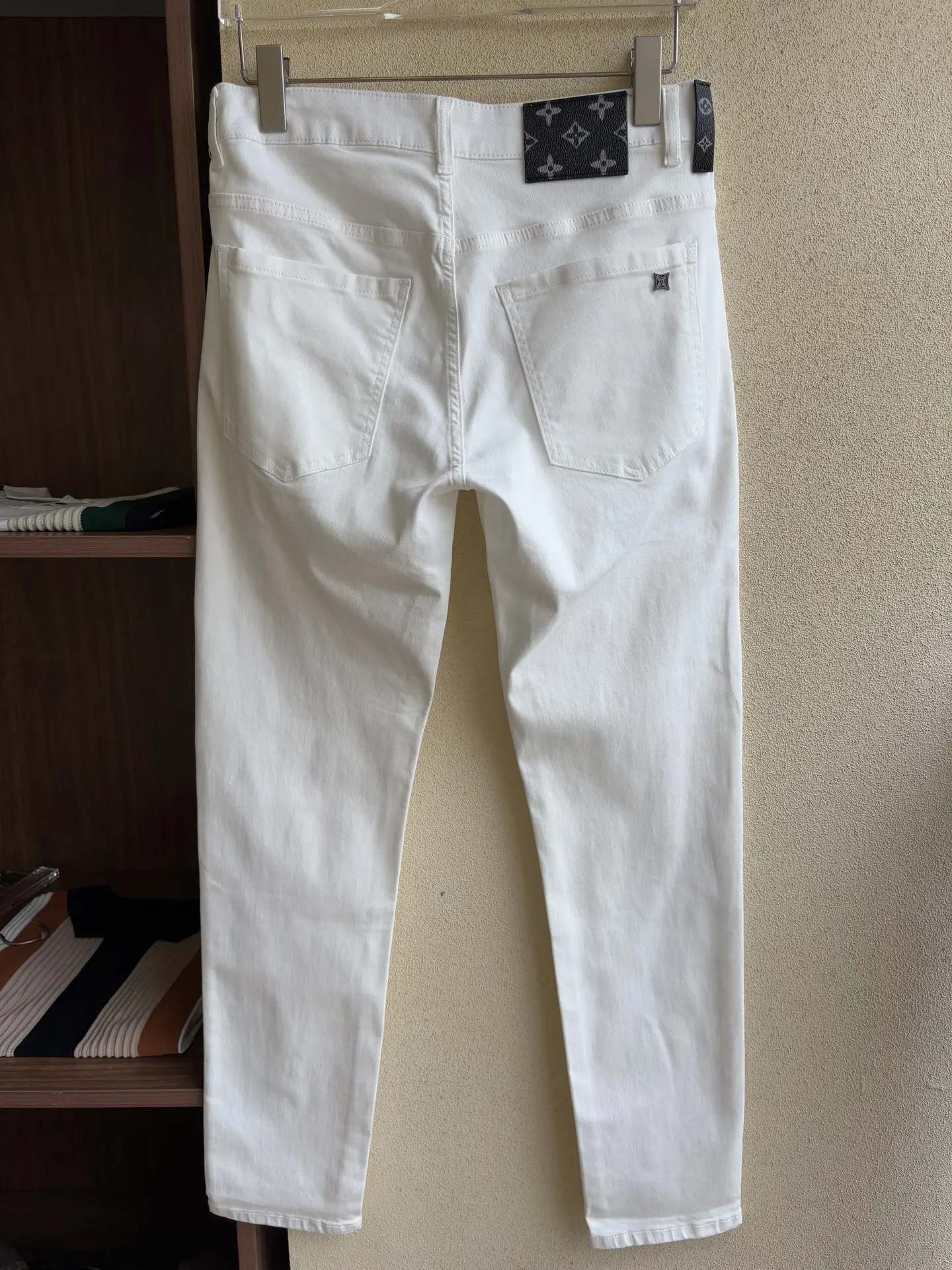 Monogram Patch Slim-Fit White Jeans D19019057 — view 3