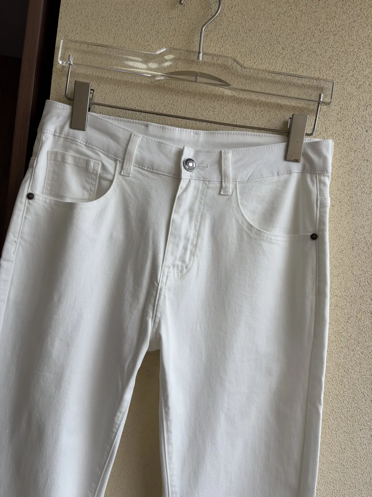 Monogram Patch Slim-Fit White Jeans D19019057 — view 4