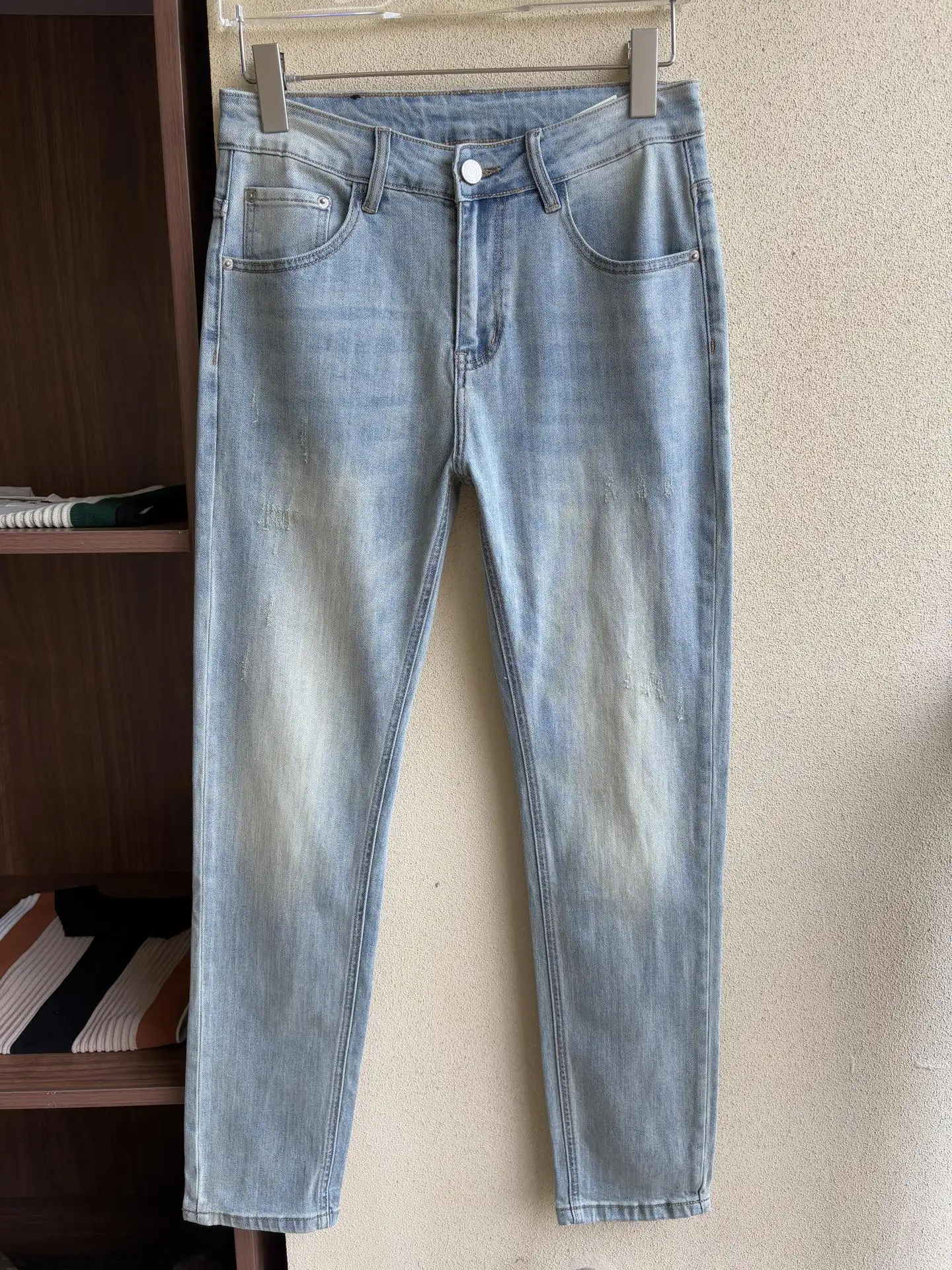 Slim-Fit Light Wash Distressed Jeans D19019061 — view 2