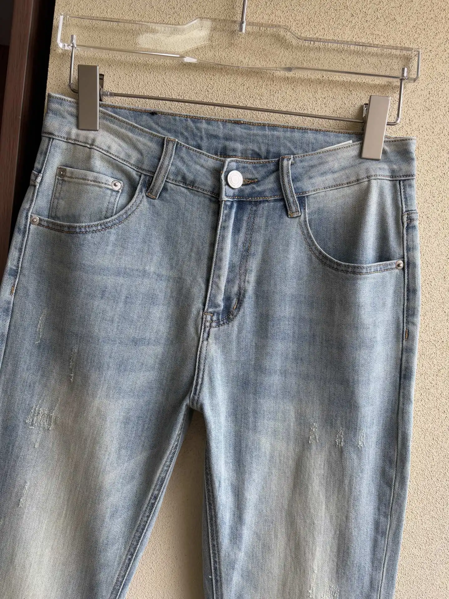 Slim-Fit Light Wash Distressed Jeans D19019061 — view 4