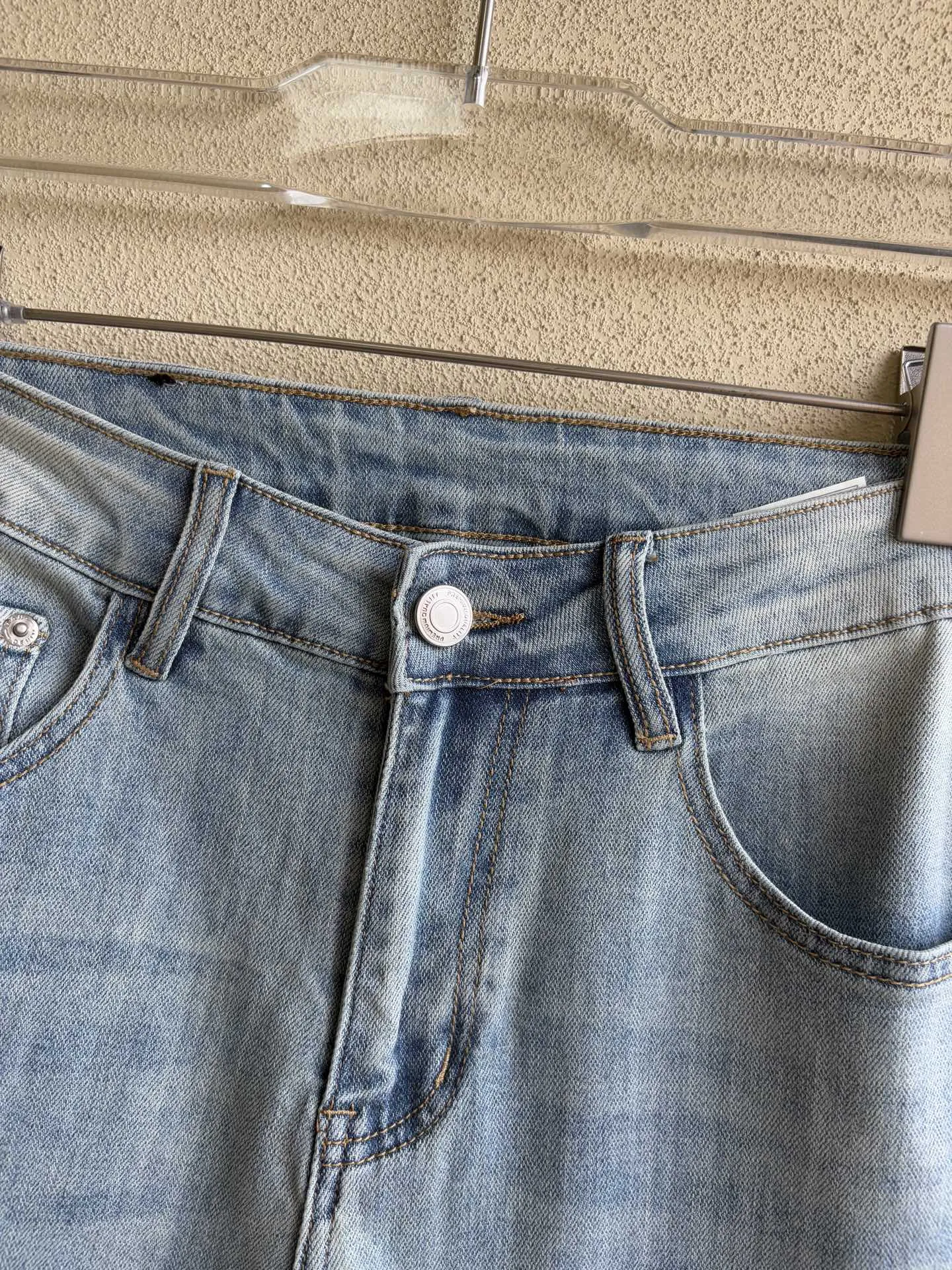 Slim-Fit Light Wash Distressed Jeans D19019061 — view 5