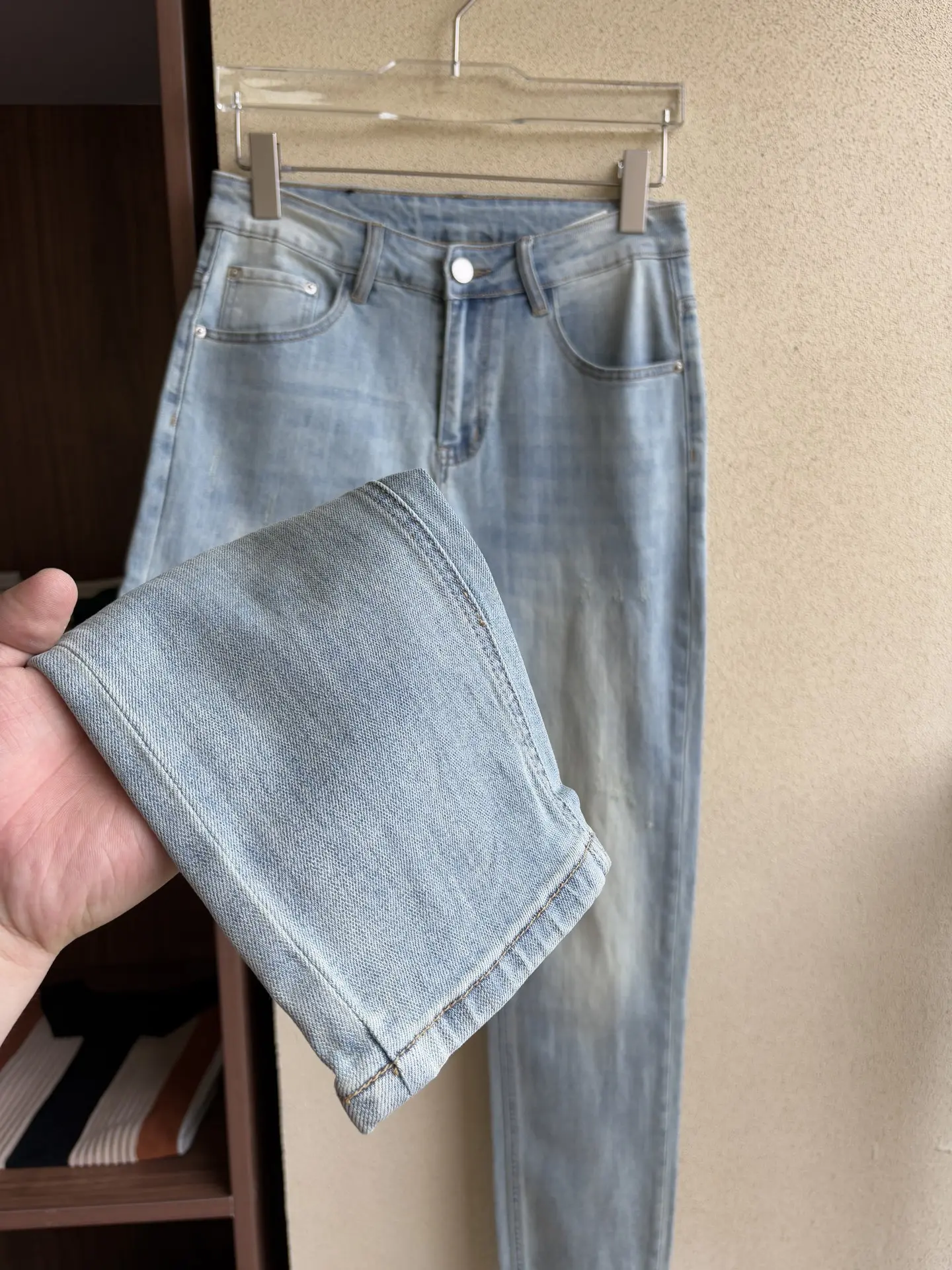 Slim-Fit Light Wash Distressed Jeans D19019061 — view 7