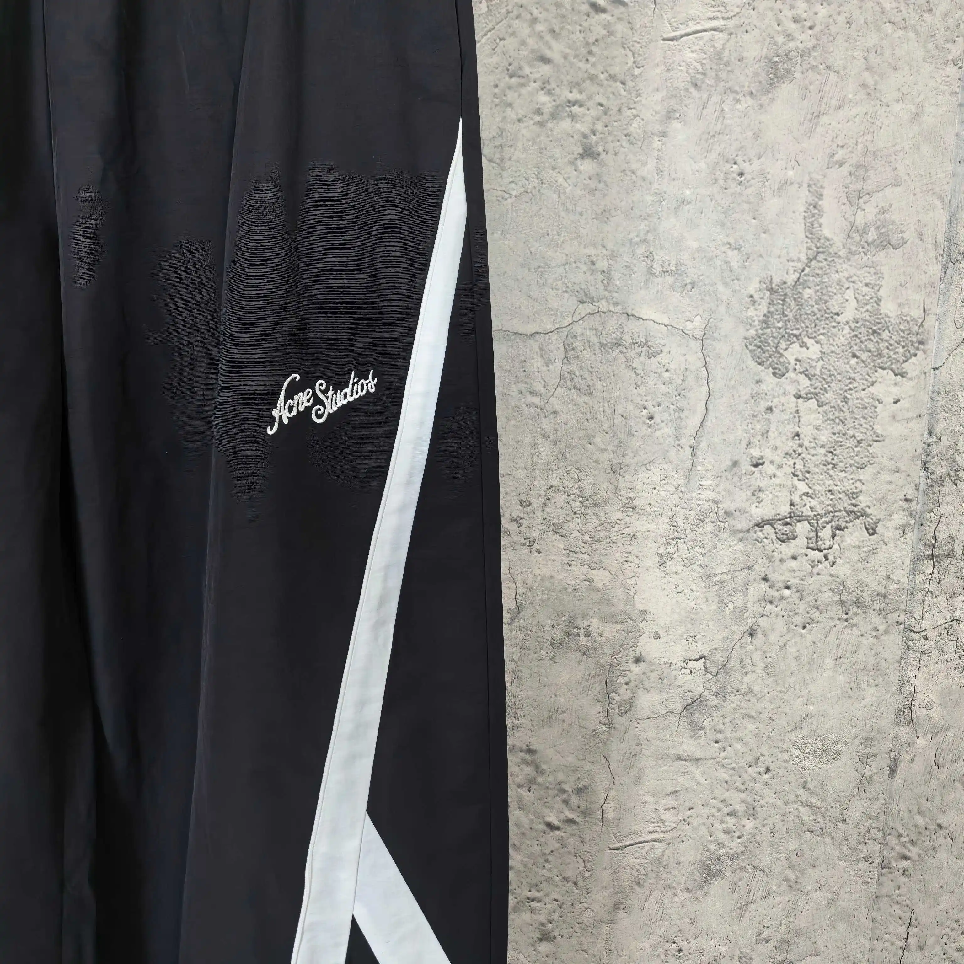 Contrast-Panel Technical Wide-Leg Trousers D19024519 — view 9