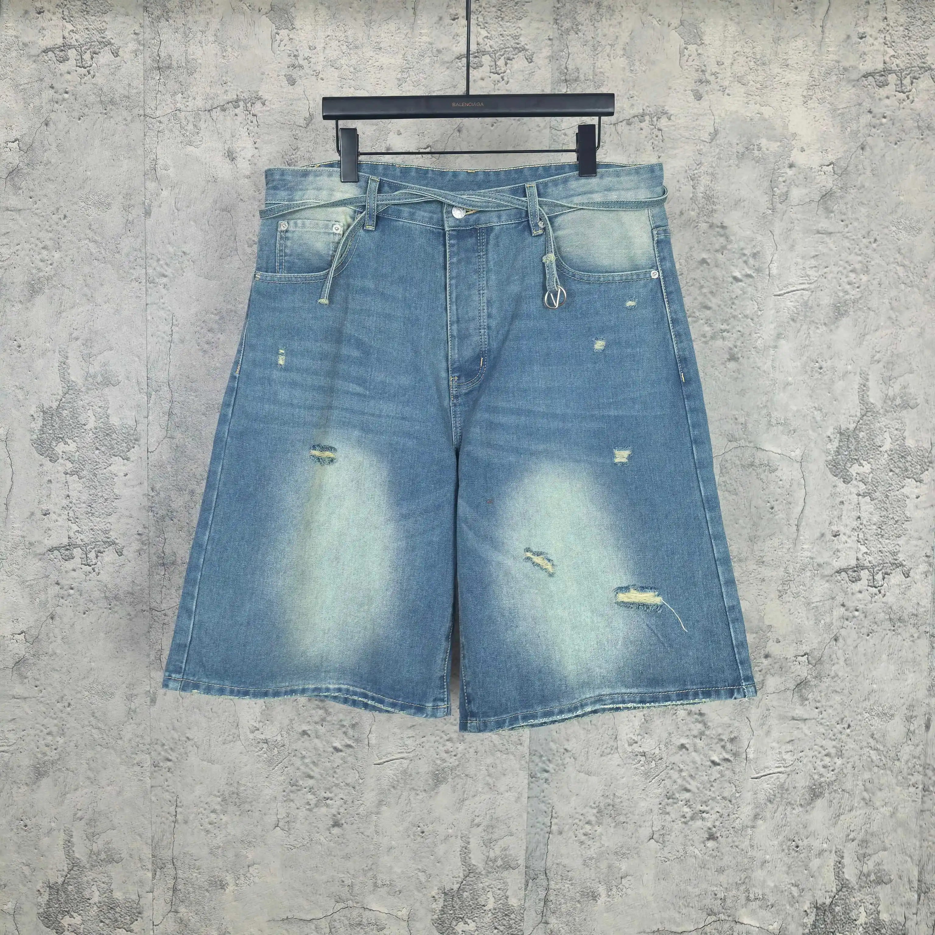 Distressed Trompe L'oeil Print Denim Shorts D19024540