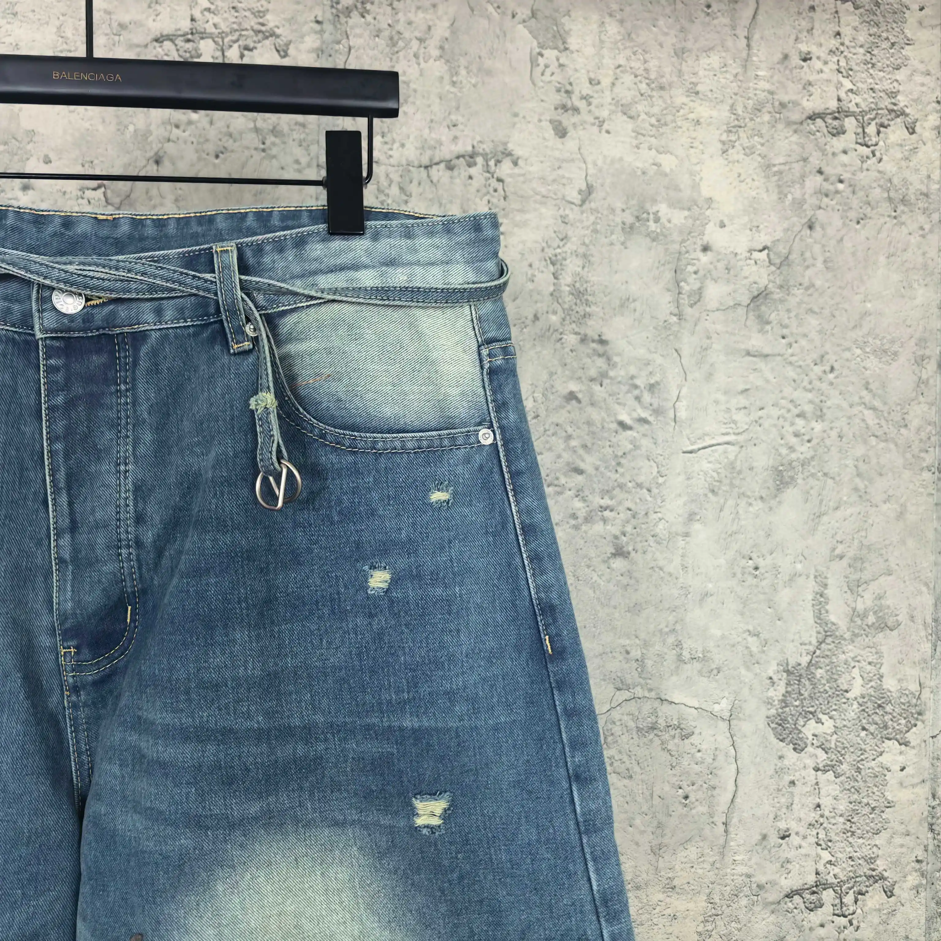 Distressed Trompe L'oeil Print Denim Shorts D19024540 — view 9
